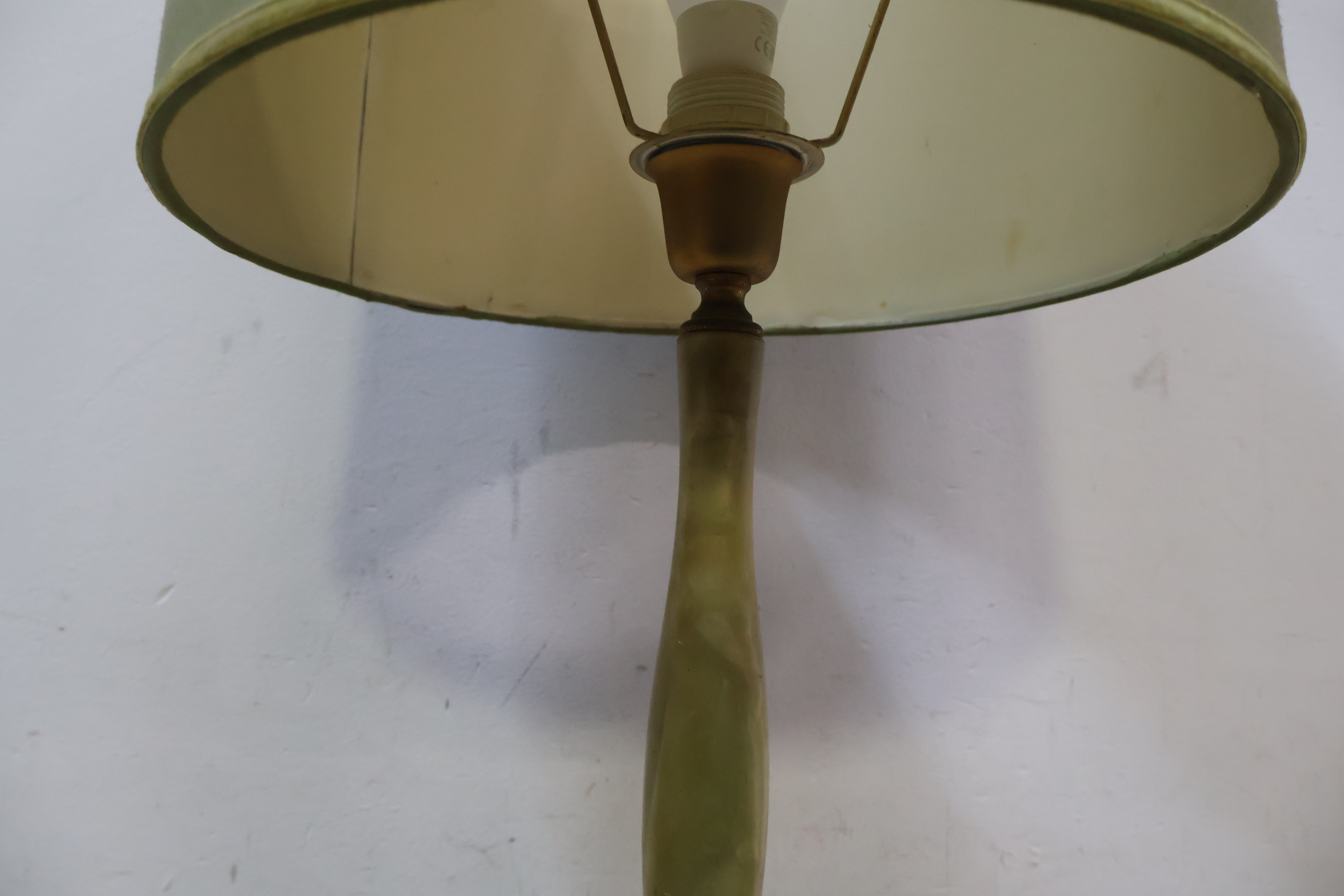 Vintage staande lamp met groene stoffen kap – foto 7 – kavel bij GSD Auctions, Zoeterwoude