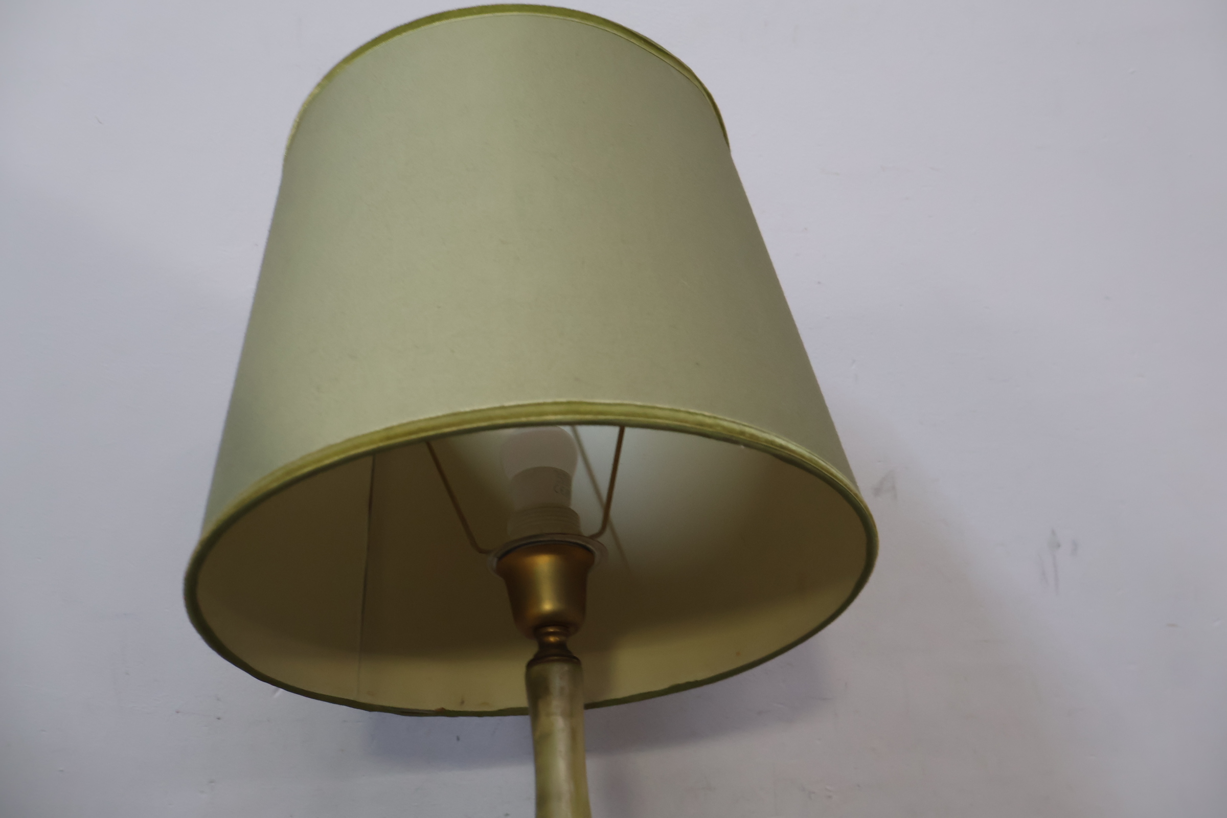 Vintage staande lamp met groene stoffen kap – foto 8 – kavel bij GSD Auctions, Zoeterwoude