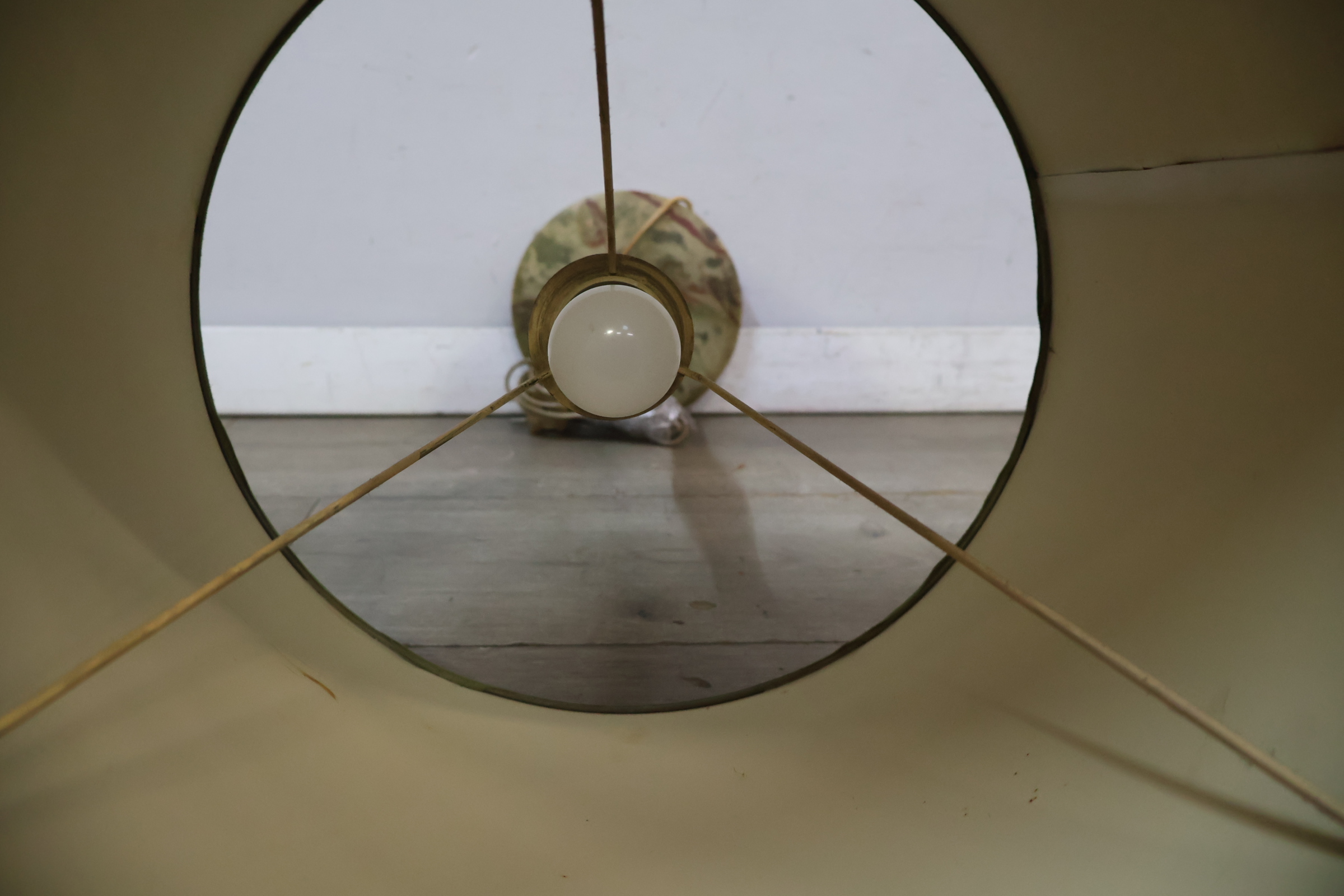 Vintage staande lamp met groene stoffen kap – foto 12 – kavel bij GSD Auctions, Zoeterwoude