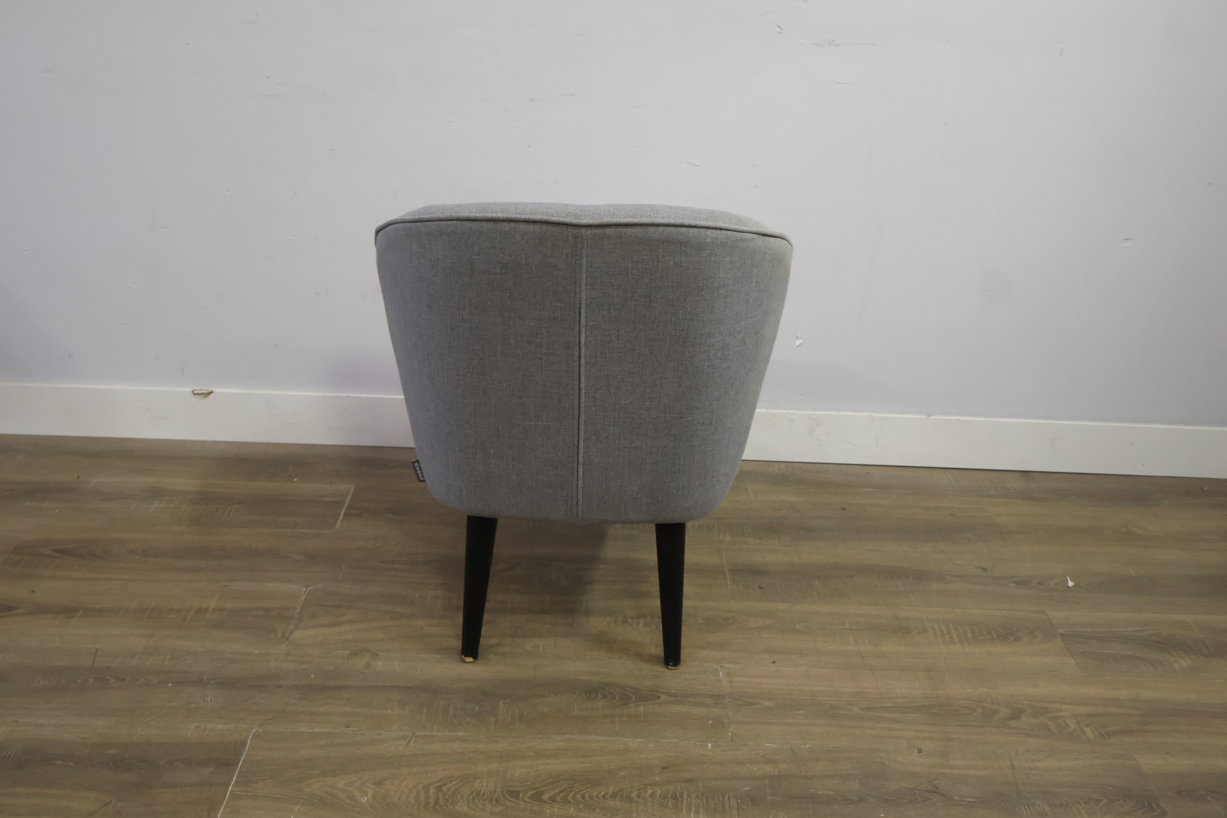 'Woood' - Grijs Gestoffeerde Fauteuil – foto 5 – kavel bij GSD Auctions, Zoeterwoude