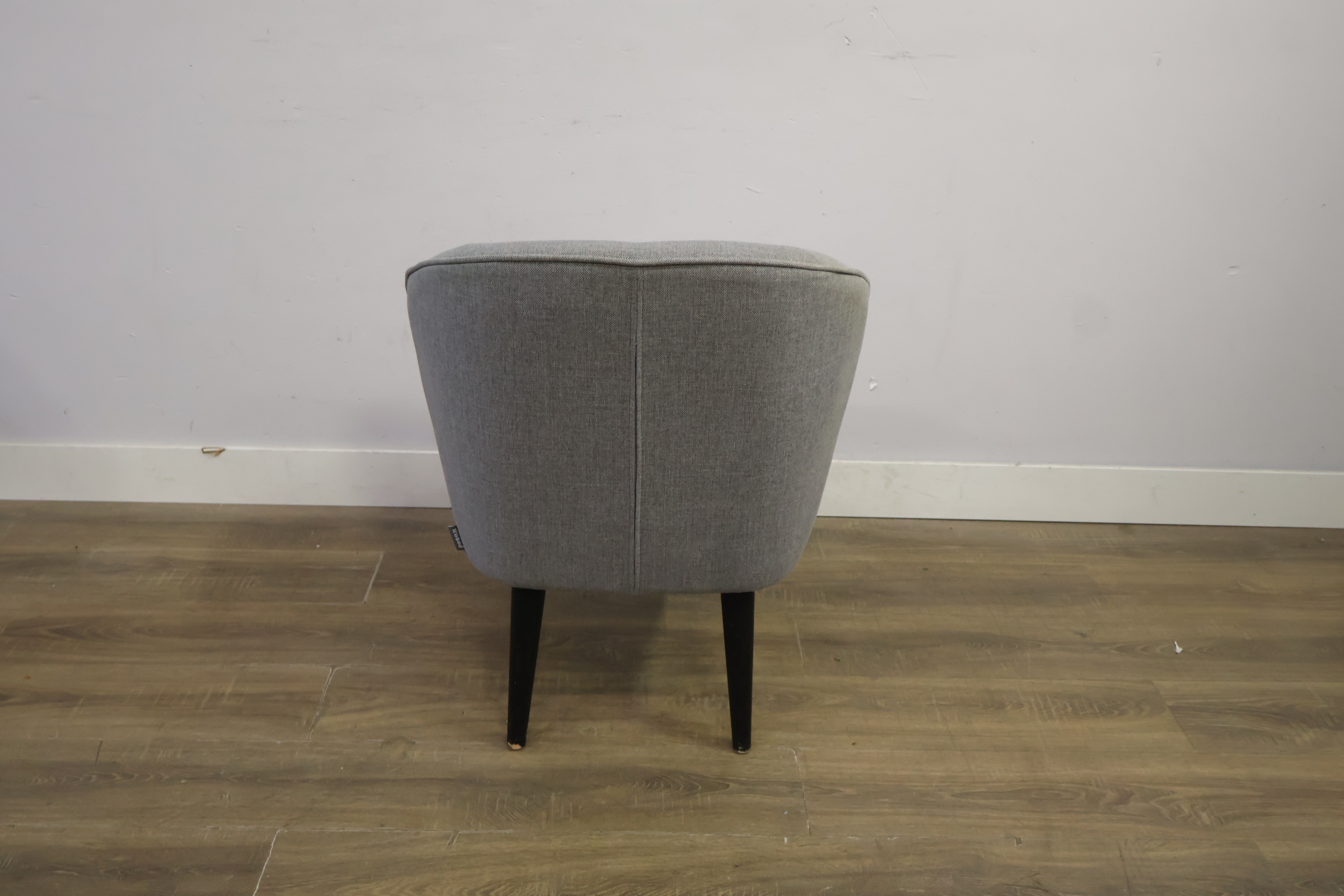 'Woood' - Grijs Gestoffeerde Fauteuil – foto 6 – kavel bij GSD Auctions, Zoeterwoude