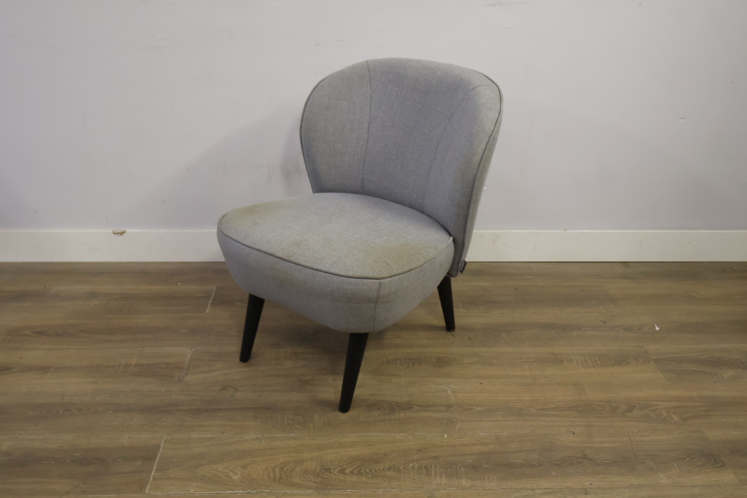 'Woood' - Grijs Gestoffeerde Fauteuil – foto 11 – kavel bij GSD Auctions, Zoeterwoude