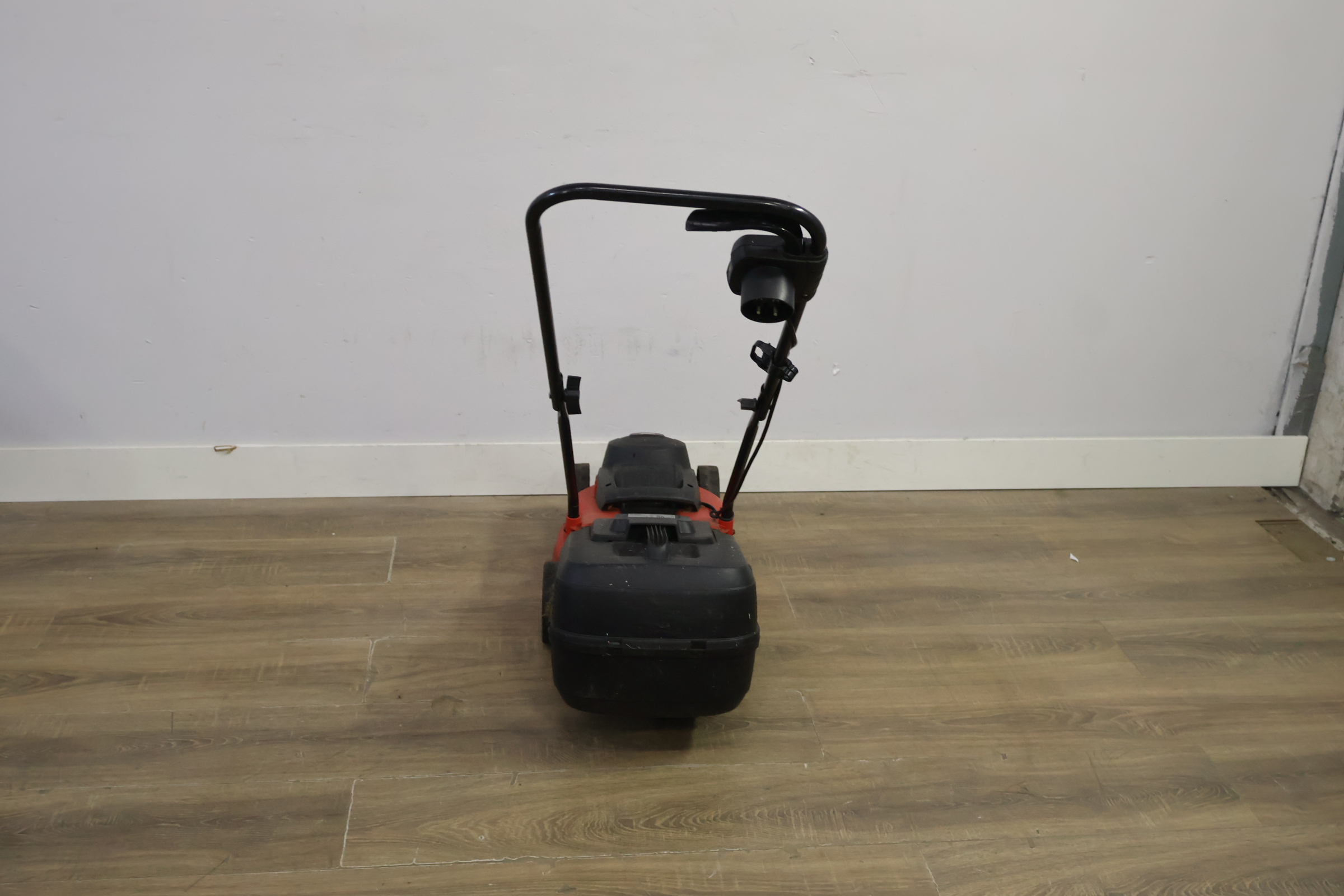 Elektrische Grasmaaier - MTD Smart 32E 1000W – foto 5 – kavel bij GSD Auctions, Zoeterwoude
