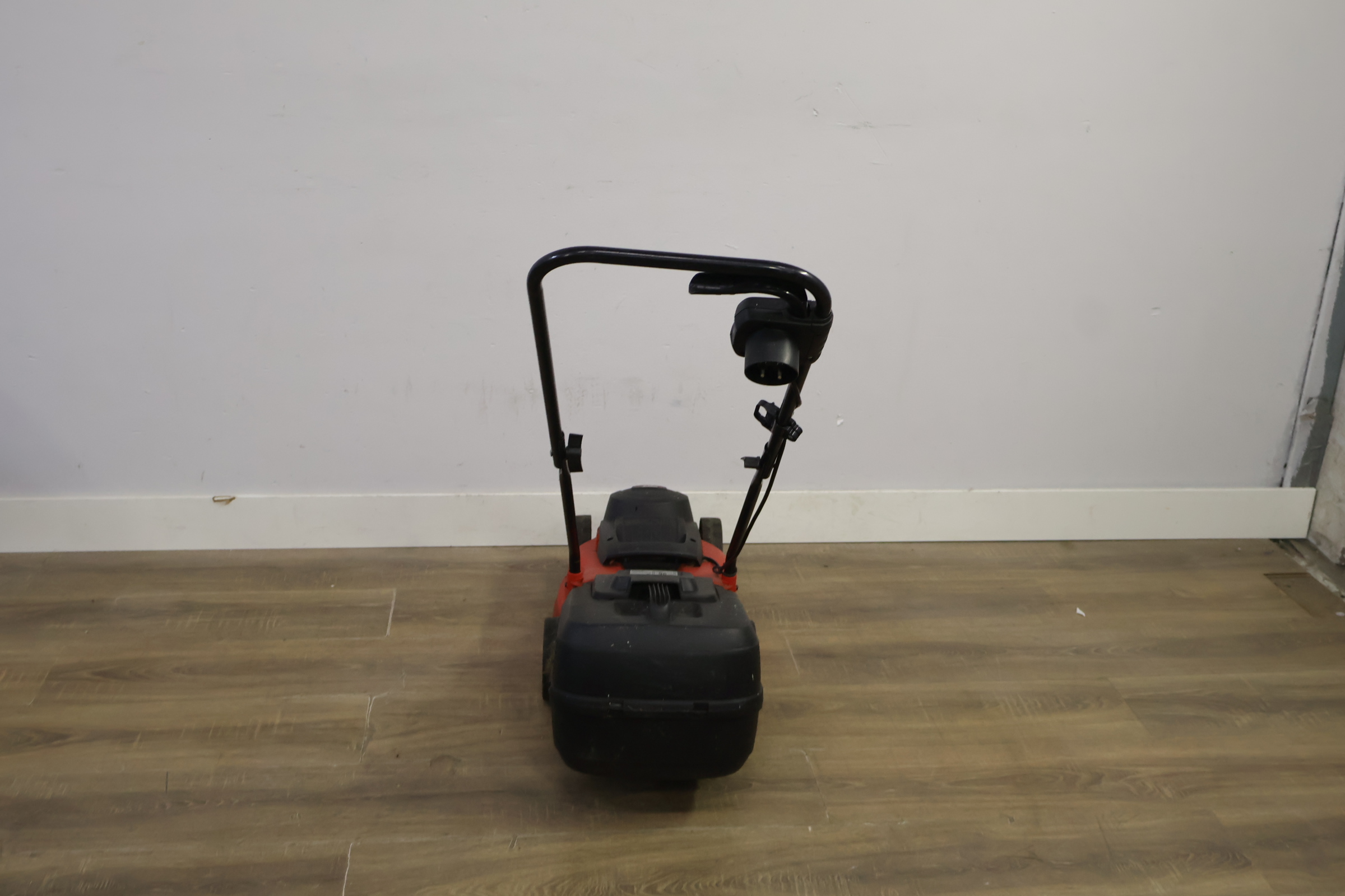Elektrische Grasmaaier - MTD Smart 32E 1000W – foto 6 – kavel bij GSD Auctions, Zoeterwoude