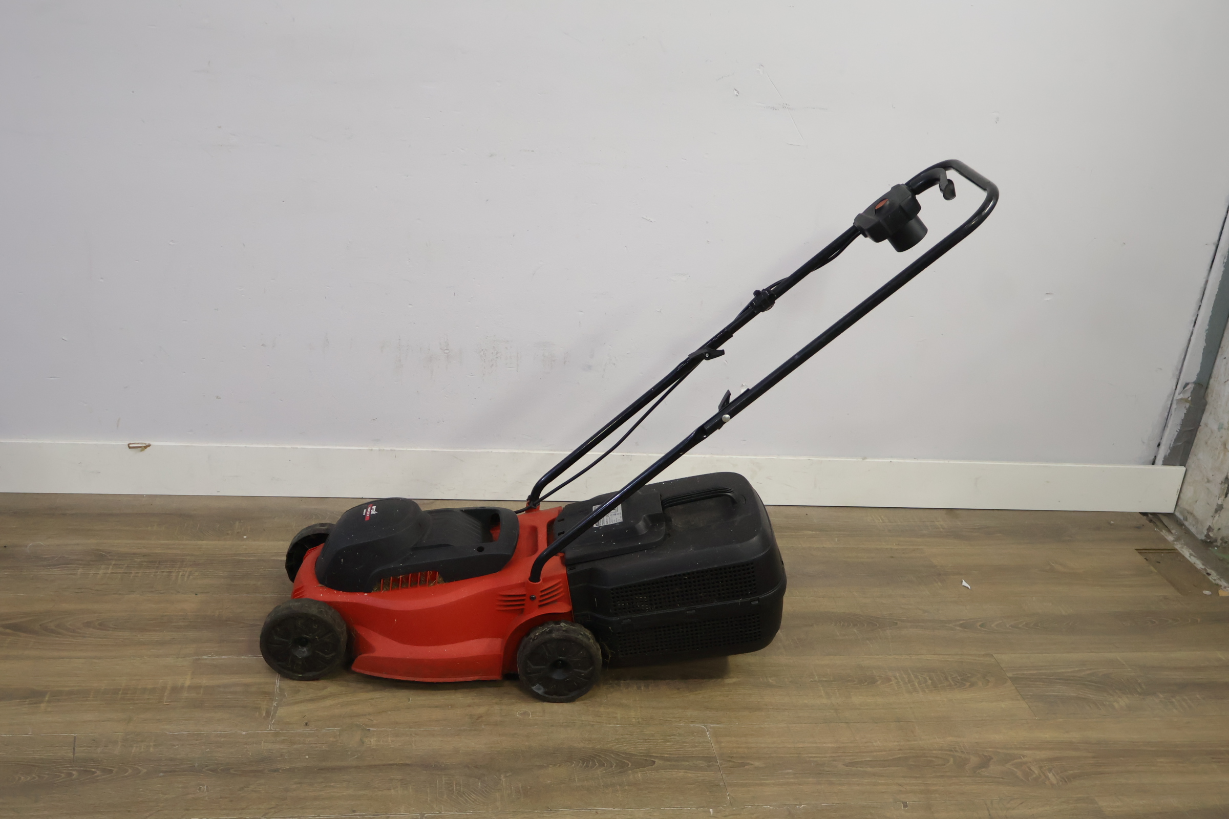 Elektrische Grasmaaier - MTD Smart 32E 1000W – foto 8 – kavel bij GSD Auctions, Zoeterwoude