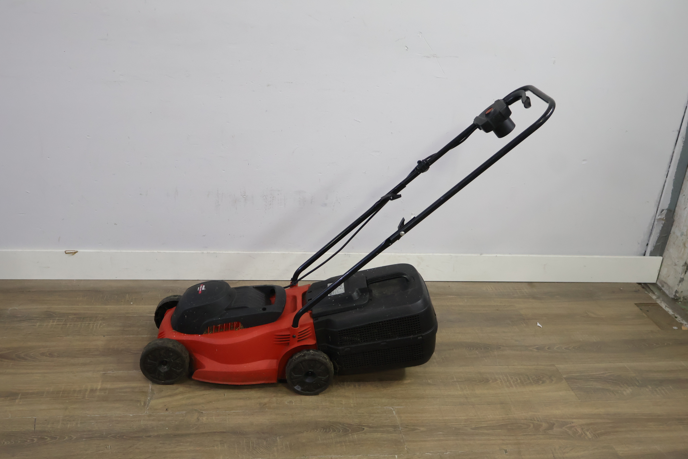 Elektrische Grasmaaier - MTD Smart 32E 1000W – foto 9 – kavel bij GSD Auctions, Zoeterwoude