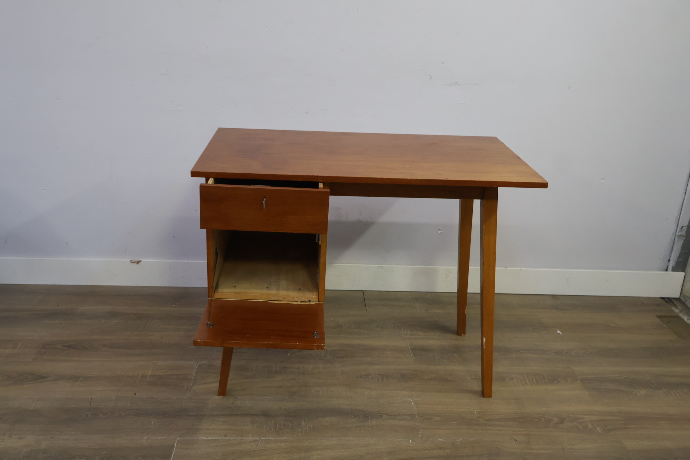 Vintage Bureau - Schrijftafel - Jaren '60 – foto 11 – kavel bij GSD Auctions, Zoeterwoude