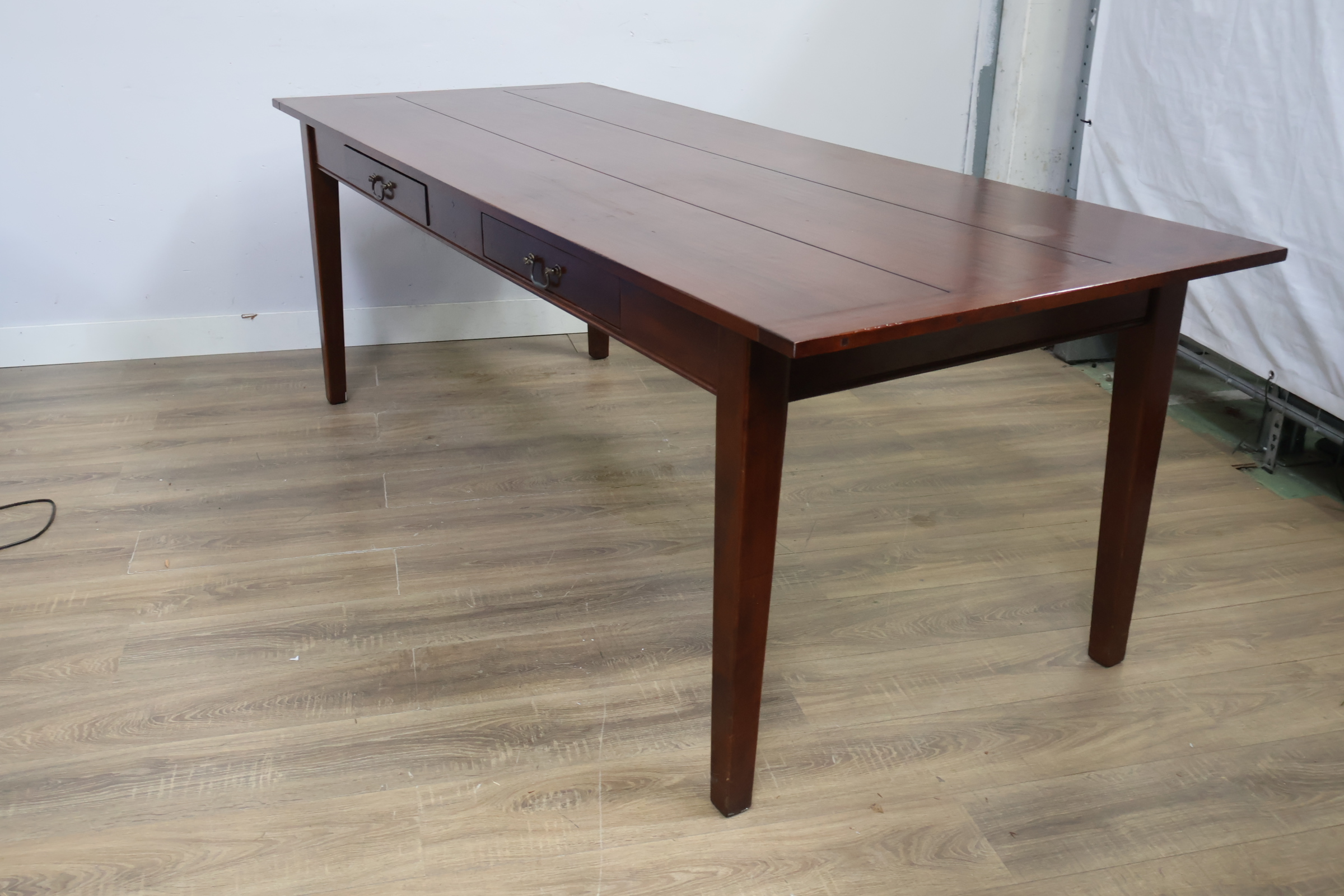 Grote Houten eettafel met lades - 220L x 90B – foto 9 – kavel bij GSD Auctions, Zoeterwoude