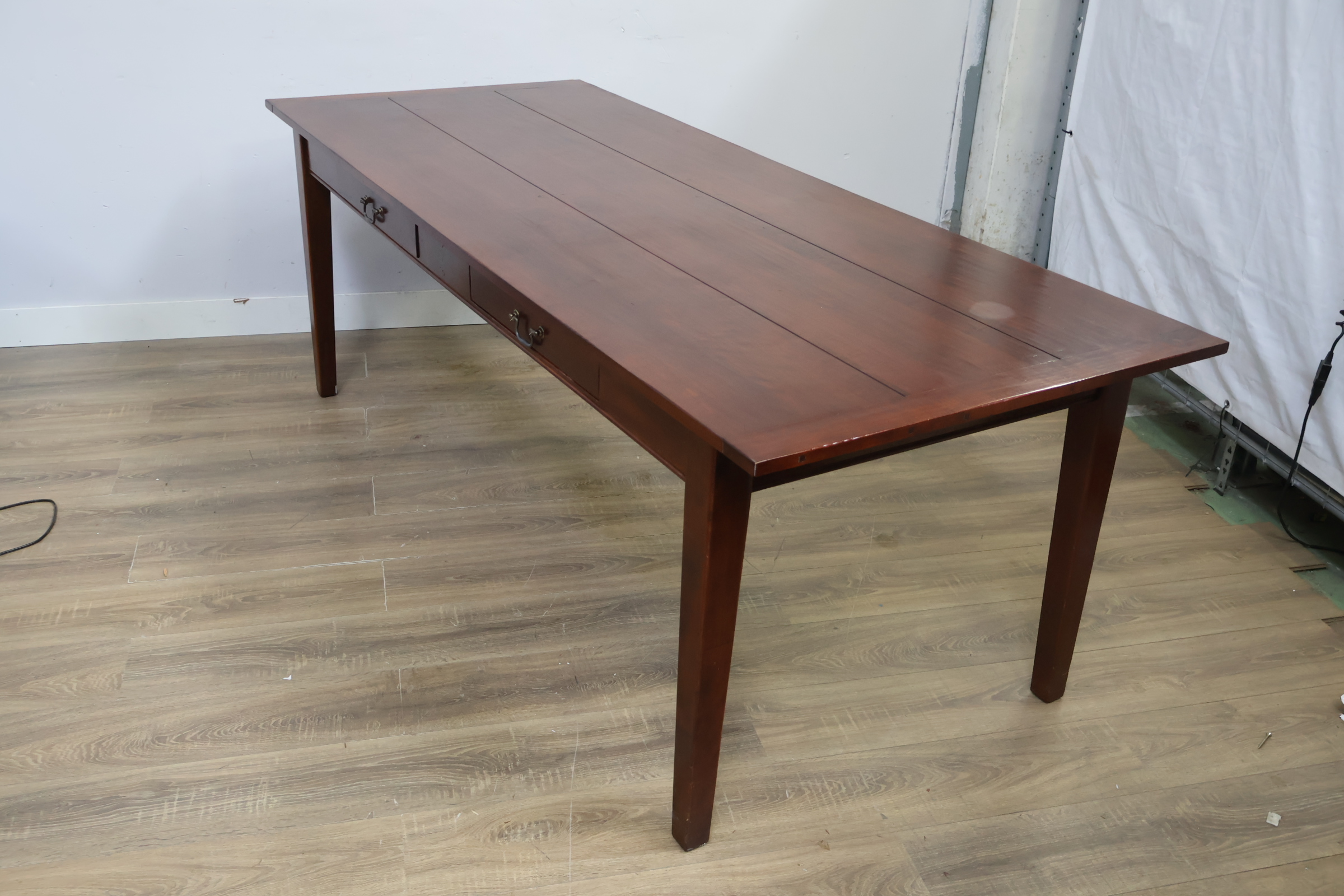 Grote Houten eettafel met lades - 220L x 90B – foto 10 – kavel bij GSD Auctions, Zoeterwoude