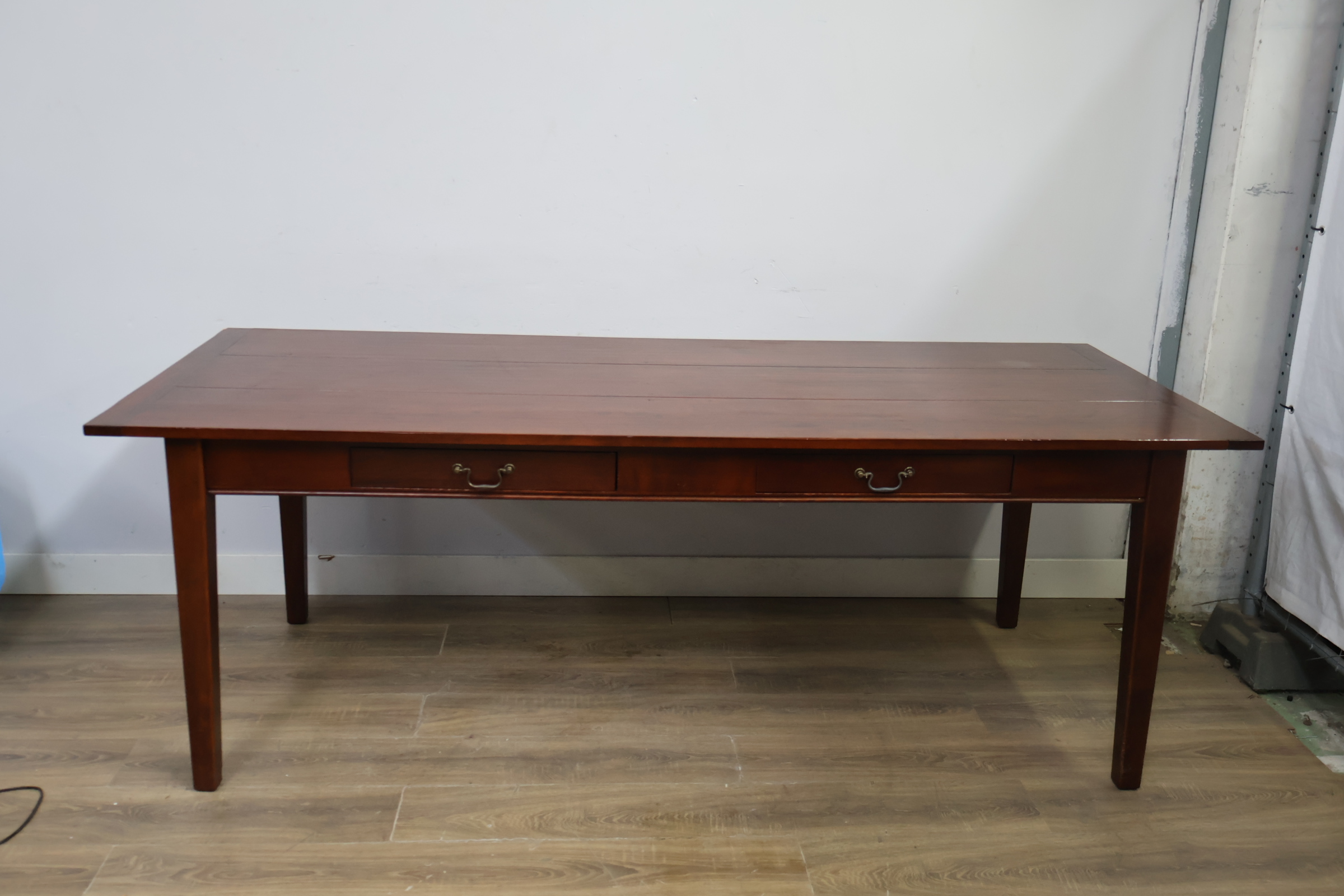 Grote Houten eettafel met lades - 220L x 90B – foto 13 – kavel bij GSD Auctions, Zoeterwoude