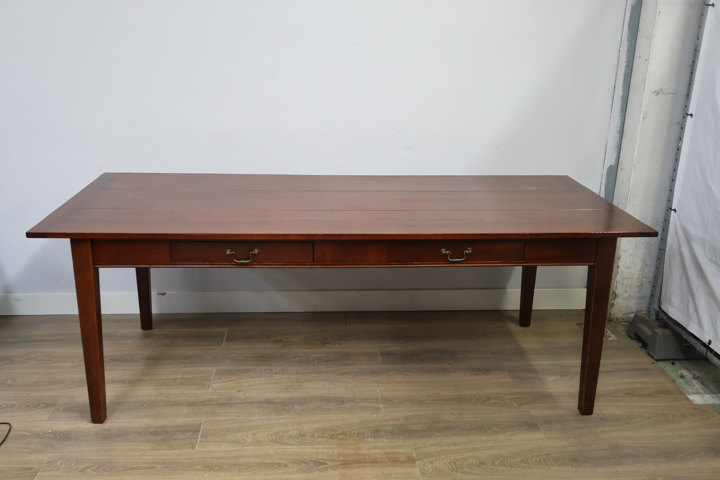 Grote Houten eettafel met lades - 220L x 90B – foto 14 – kavel bij GSD Auctions, Zoeterwoude