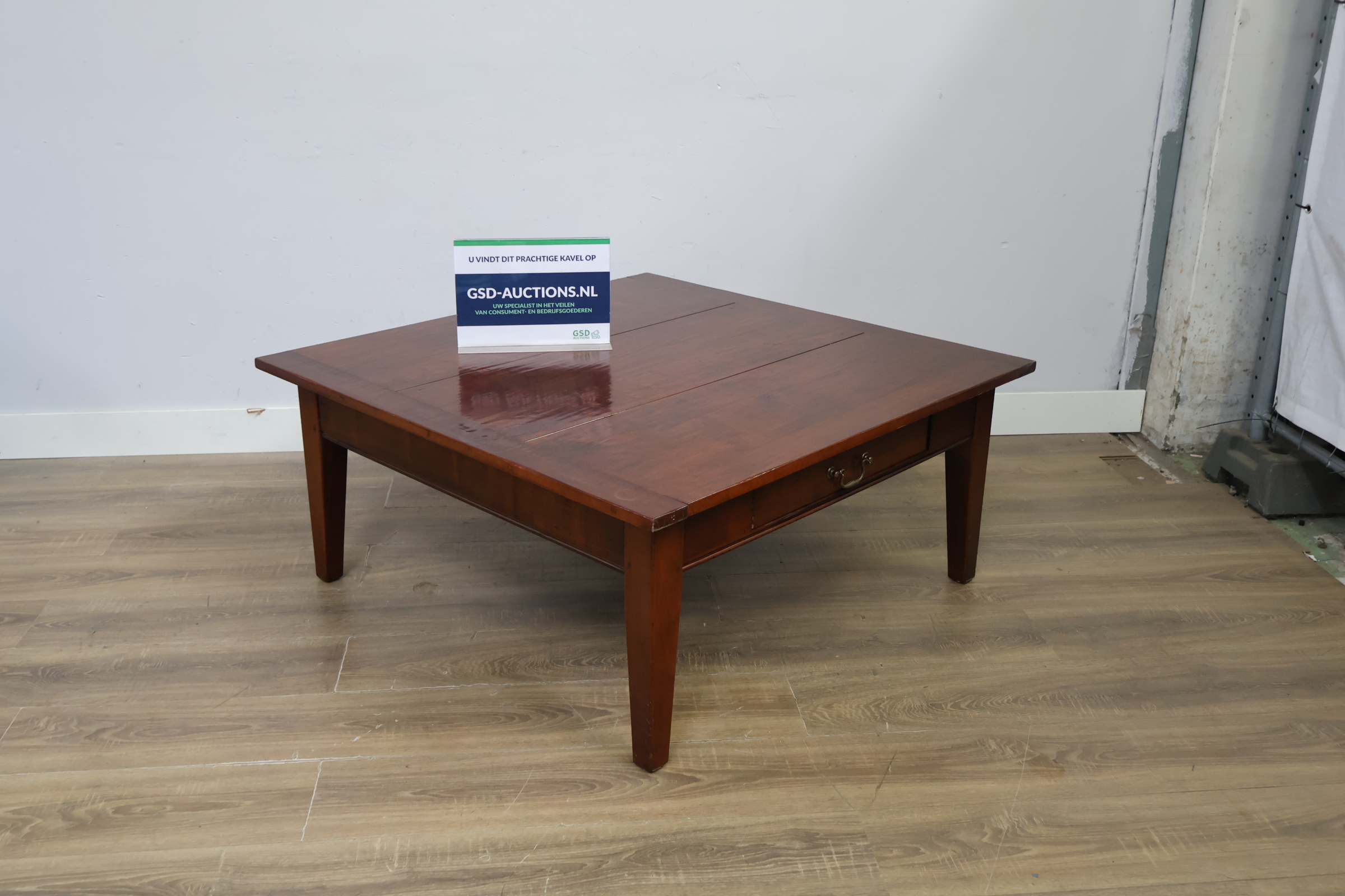 Houten salontafel met lade – foto 2 – kavel bij GSD Auctions, Zoeterwoude