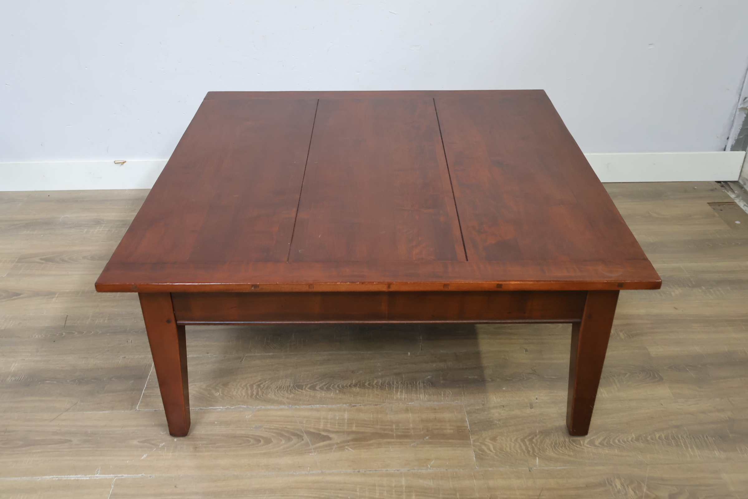 Houten salontafel met lade – foto 4 – kavel bij GSD Auctions, Zoeterwoude