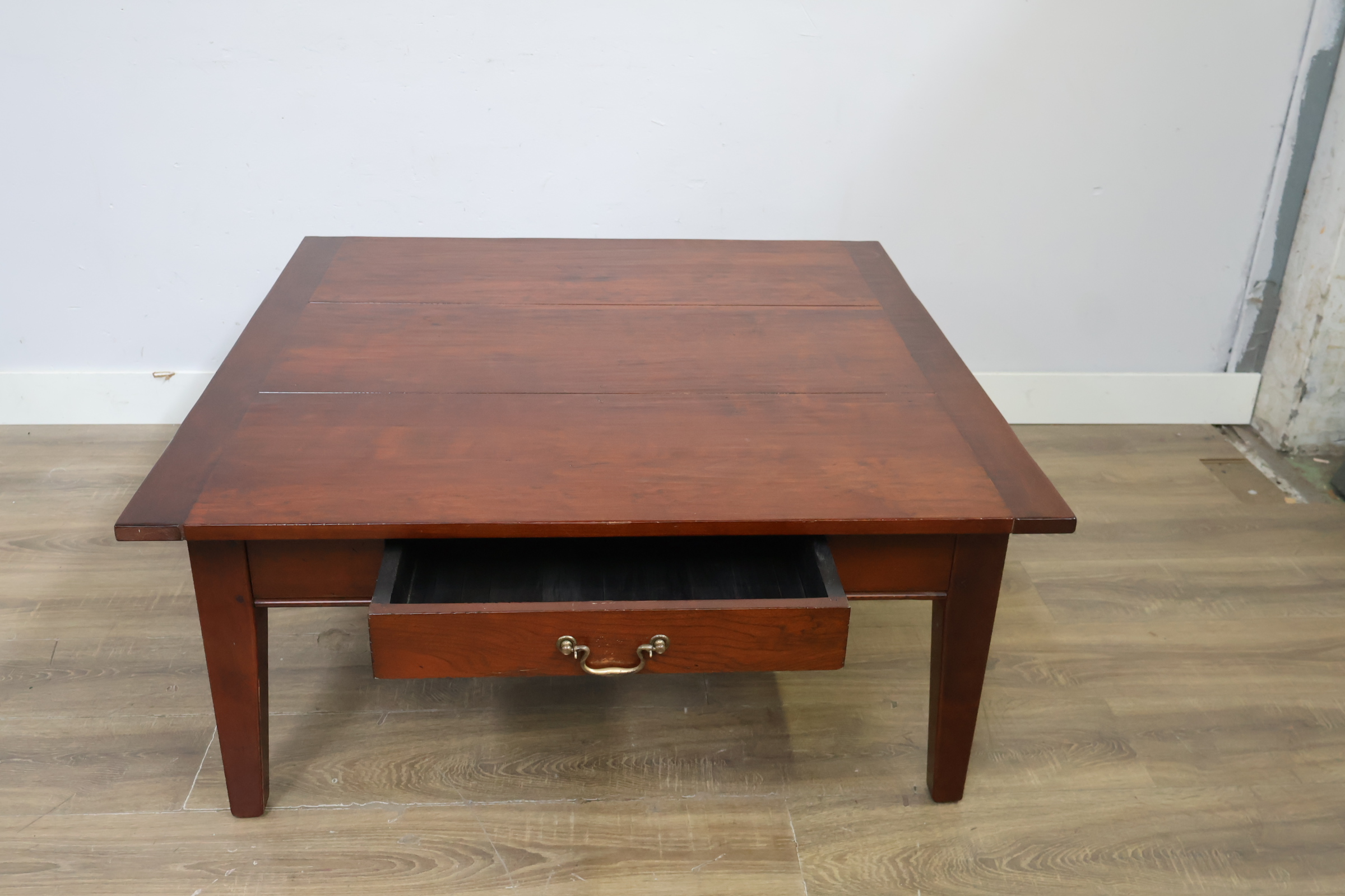 Houten salontafel met lade – foto 6 – kavel bij GSD Auctions, Zoeterwoude