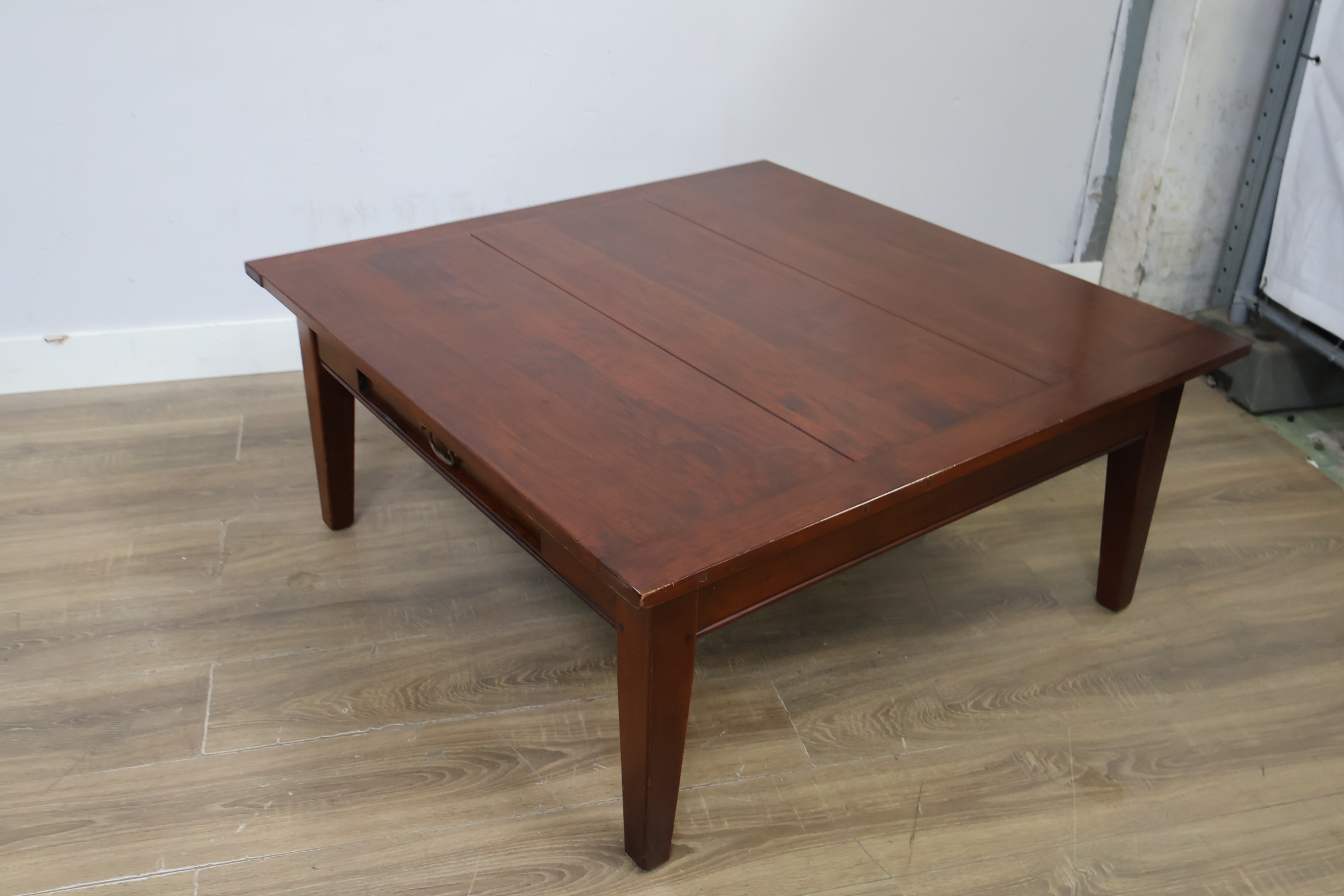 Houten salontafel met lade – foto 11 – kavel bij GSD Auctions, Zoeterwoude