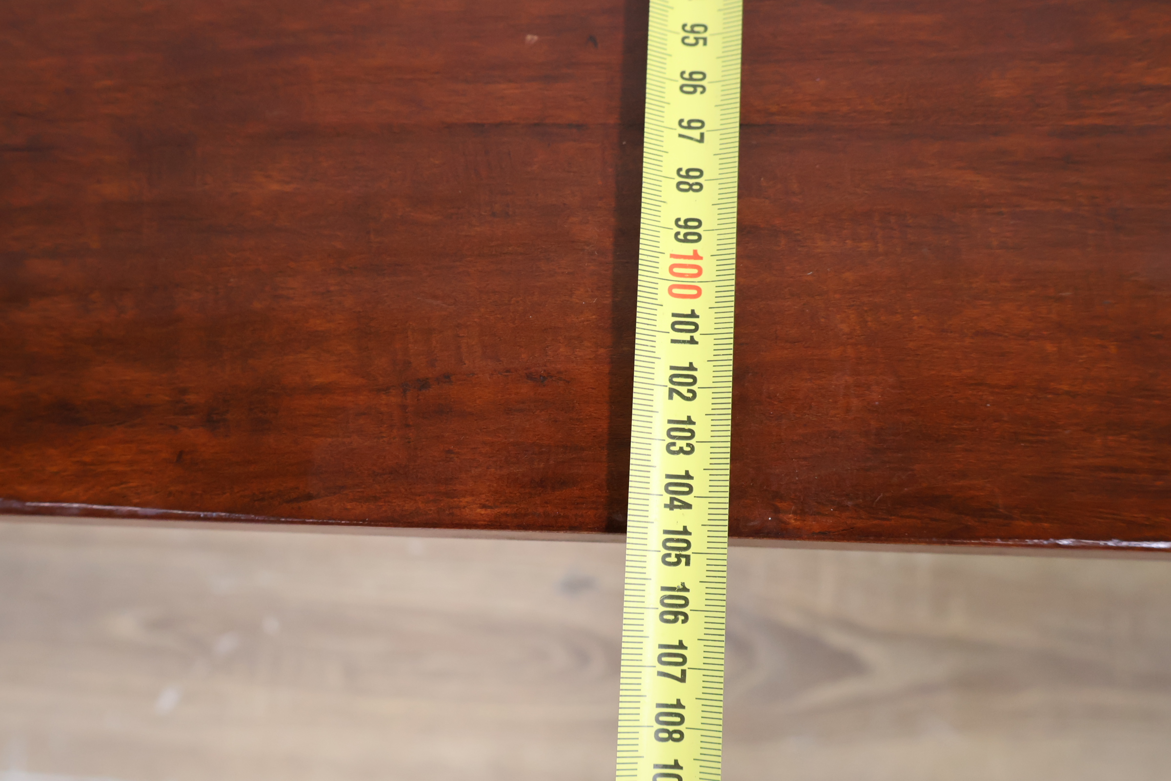 Houten salontafel met lade – foto 16 – kavel bij GSD Auctions, Zoeterwoude