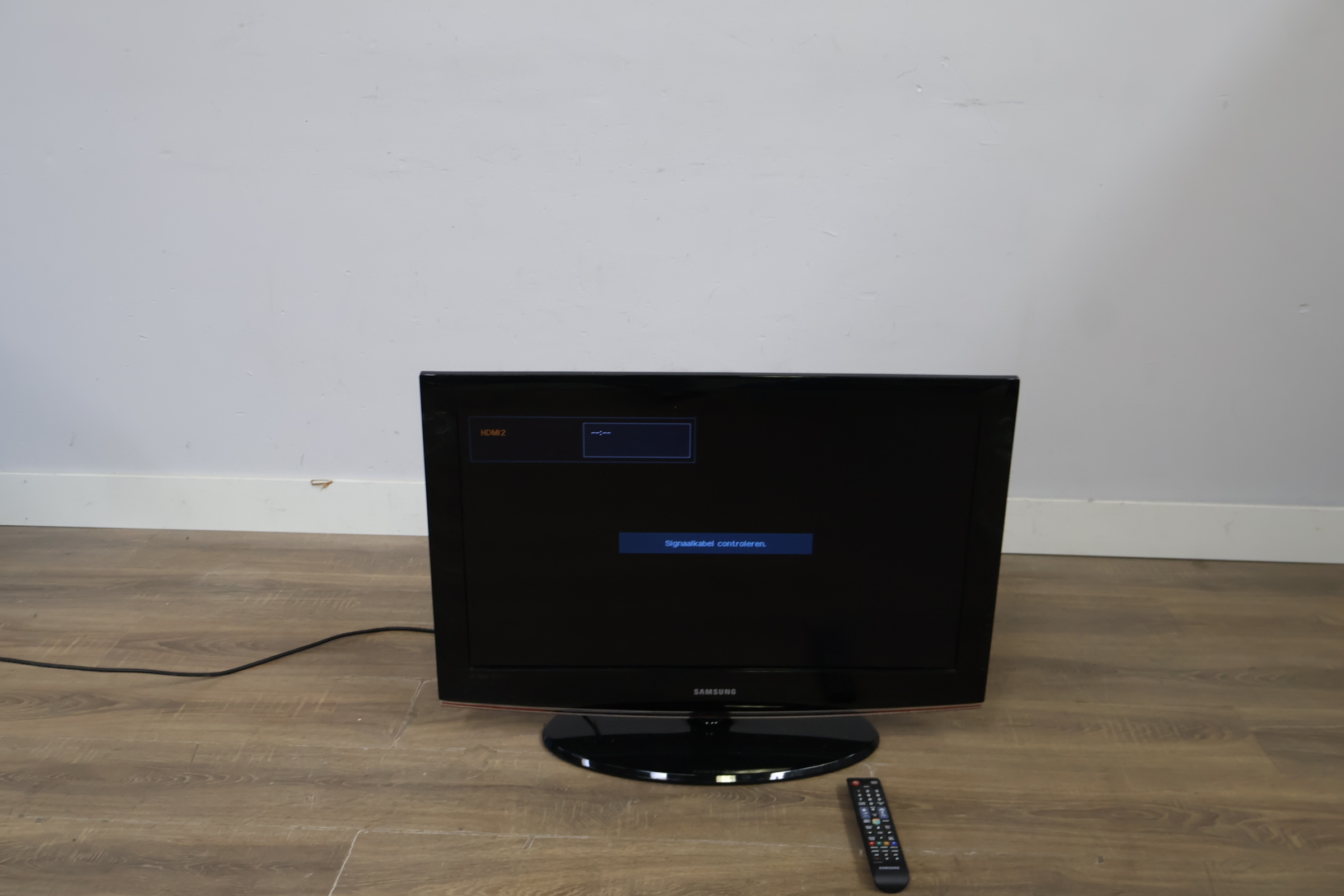 Samsung televisie met afstandsbediening - 32'inch – foto 13 – kavel bij GSD Auctions, Zoeterwoude