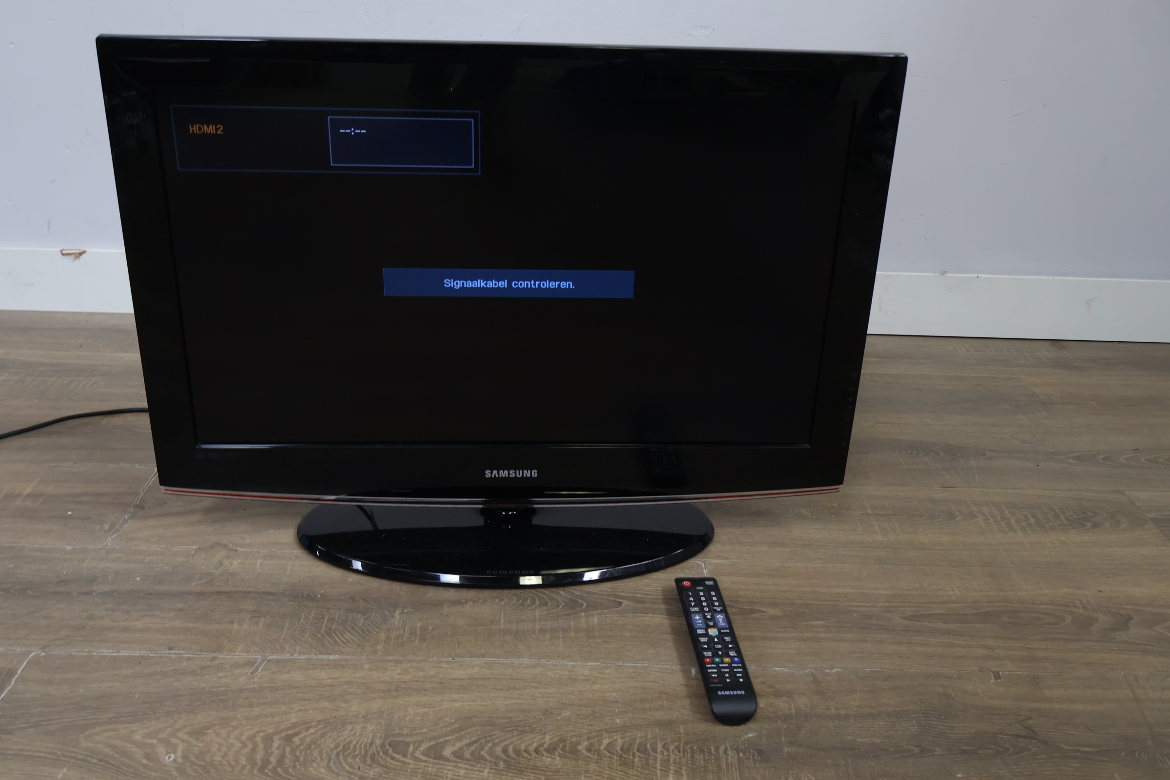 Samsung televisie met afstandsbediening - 32'inch – foto 14 – kavel bij GSD Auctions, Zoeterwoude
