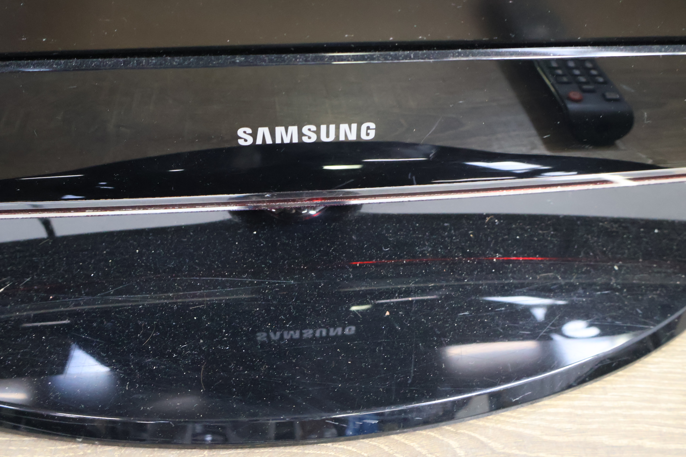 Samsung televisie met afstandsbediening - 32'inch – foto 17 – kavel bij GSD Auctions, Zoeterwoude