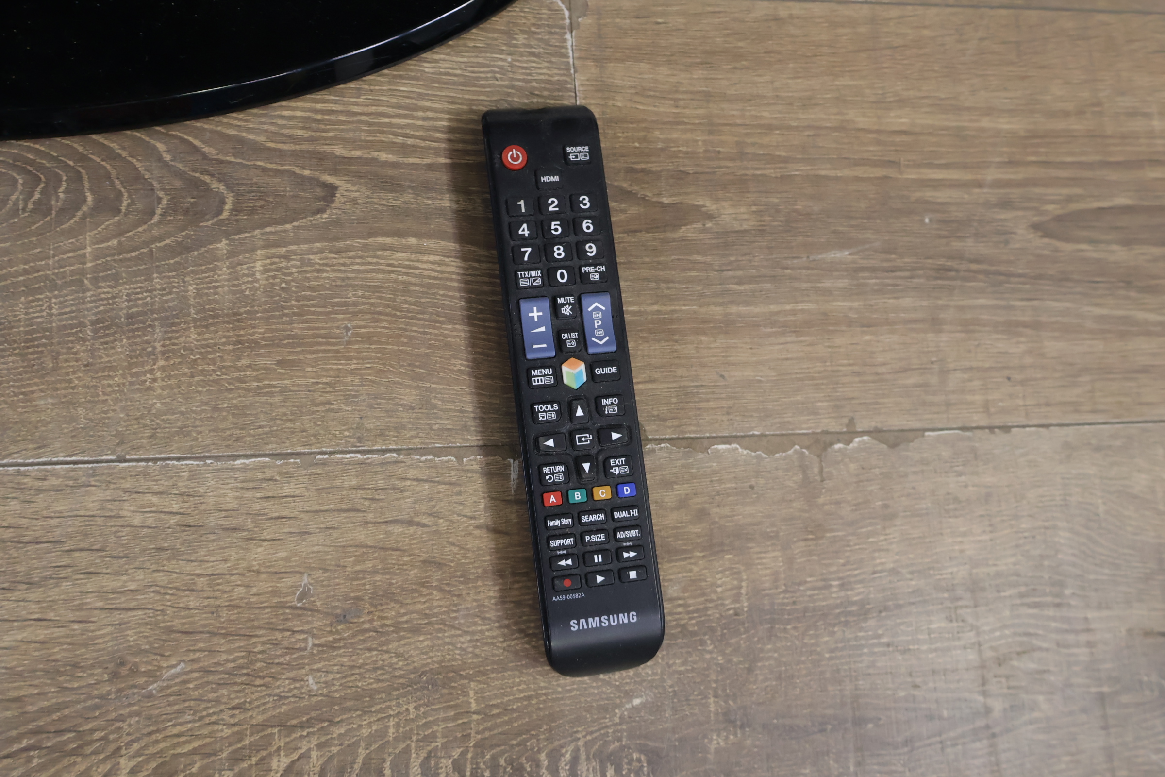 Samsung televisie met afstandsbediening - 32'inch – foto 18 – kavel bij GSD Auctions, Zoeterwoude