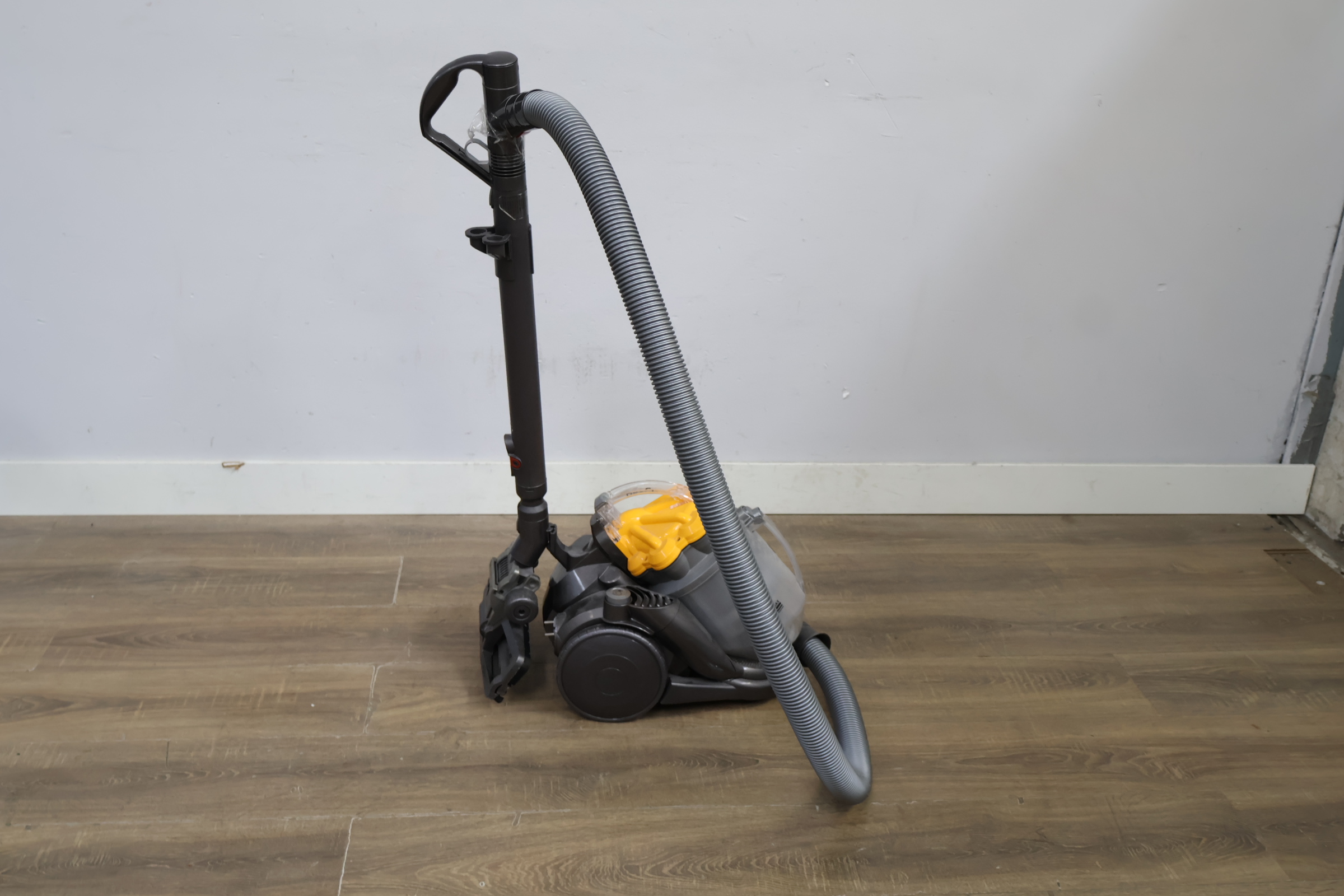 Dyson stofzuiger met cycloontechnologie – foto 3 – kavel bij GSD Auctions, Zoeterwoude