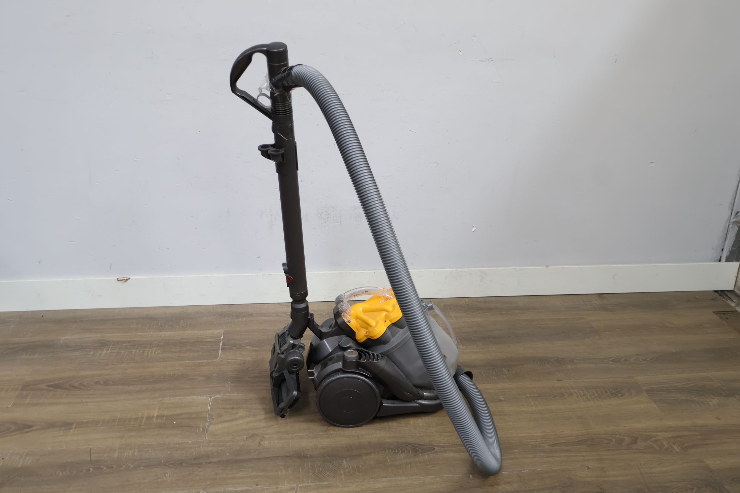 Dyson stofzuiger met cycloontechnologie – foto 4 – kavel bij GSD Auctions, Zoeterwoude