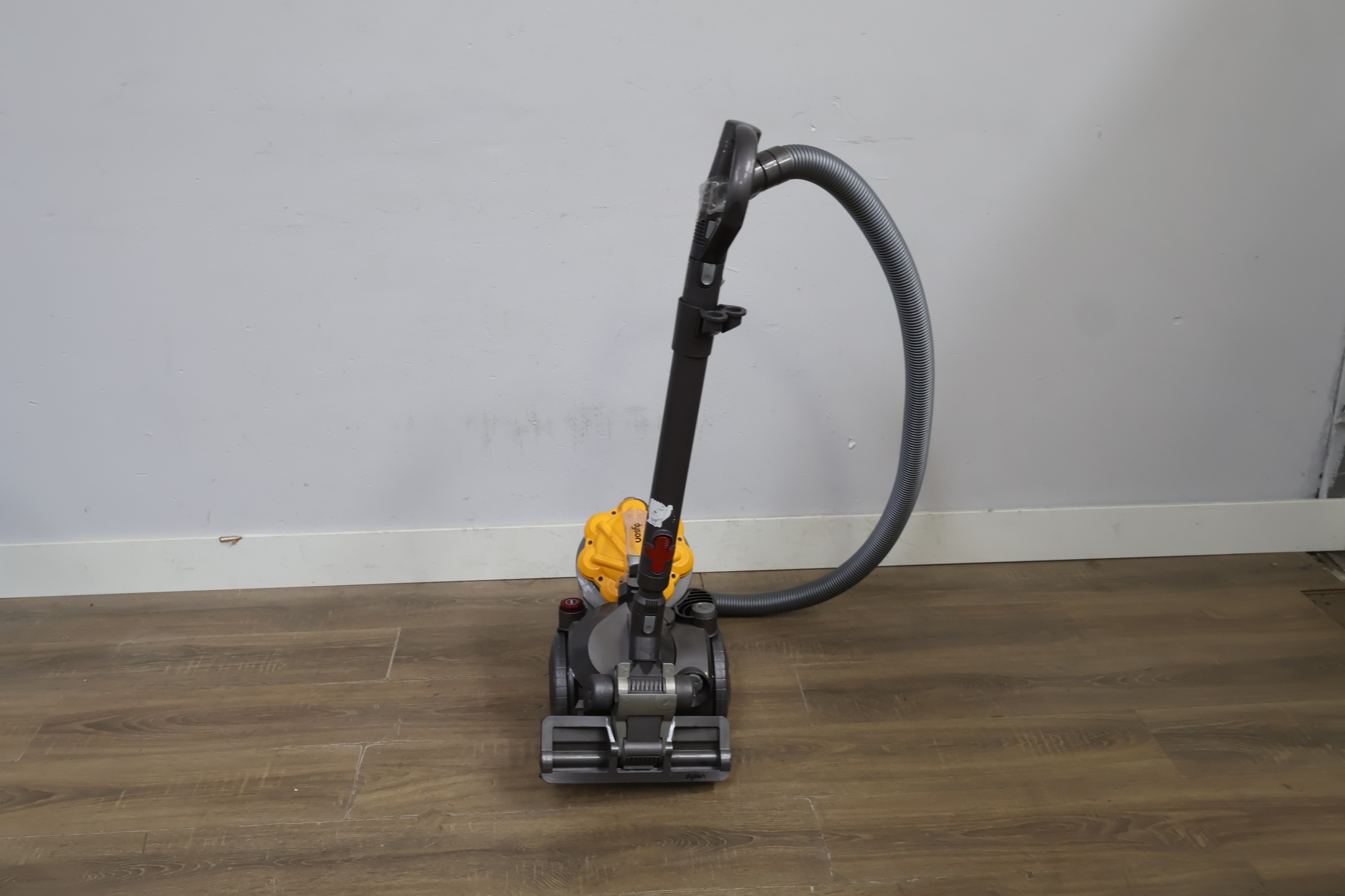 Dyson stofzuiger met cycloontechnologie – foto 5 – kavel bij GSD Auctions, Zoeterwoude