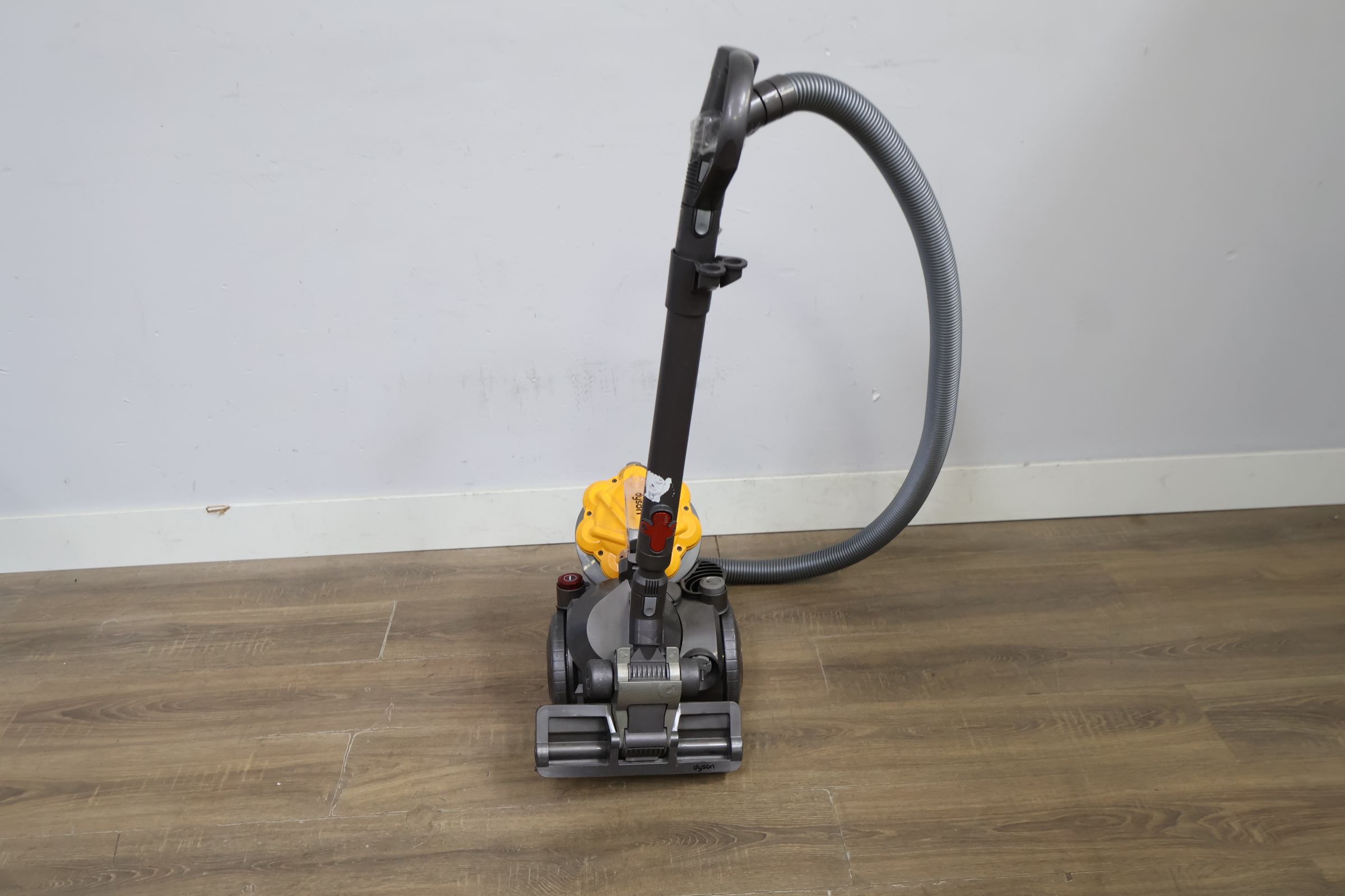 Dyson stofzuiger met cycloontechnologie – foto 6 – kavel bij GSD Auctions, Zoeterwoude