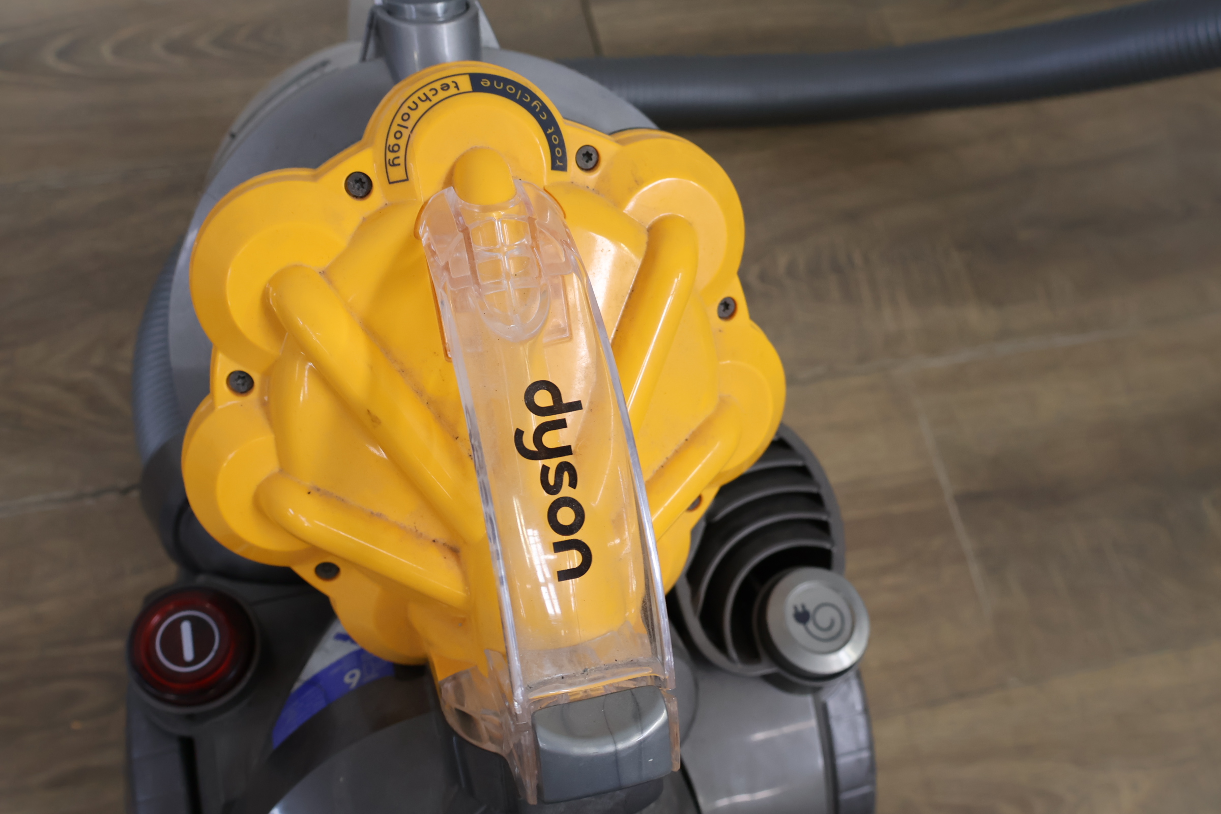 Dyson stofzuiger met cycloontechnologie – foto 7 – kavel bij GSD Auctions, Zoeterwoude