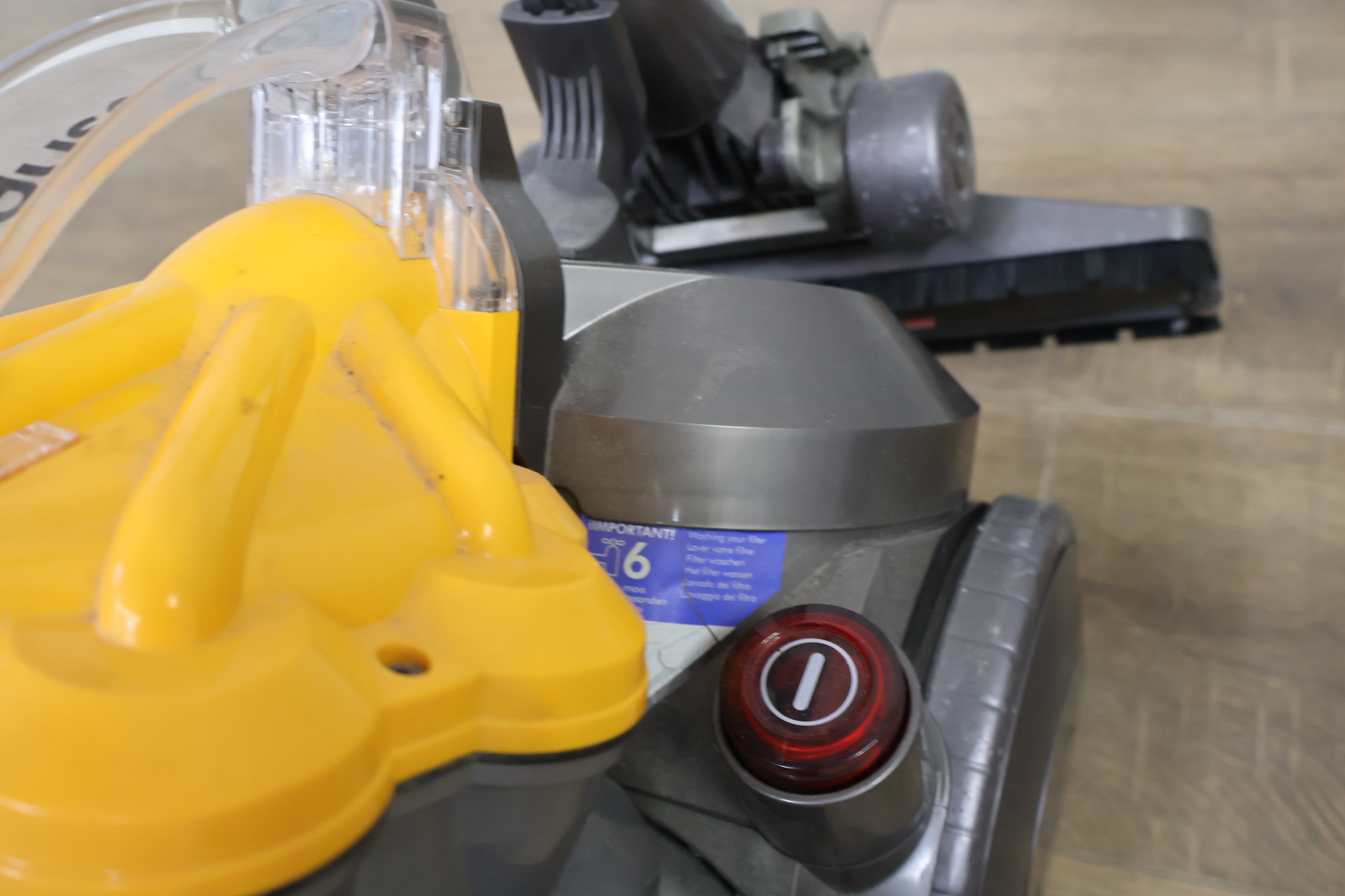 Dyson stofzuiger met cycloontechnologie – foto 14 – kavel bij GSD Auctions, Zoeterwoude