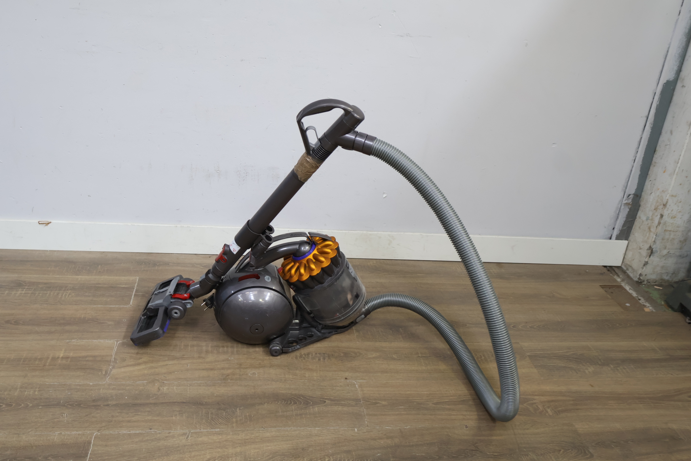 Dyson Ball DC37C Parquet+ stofzuiger – foto 3 – kavel bij GSD Auctions, Zoeterwoude