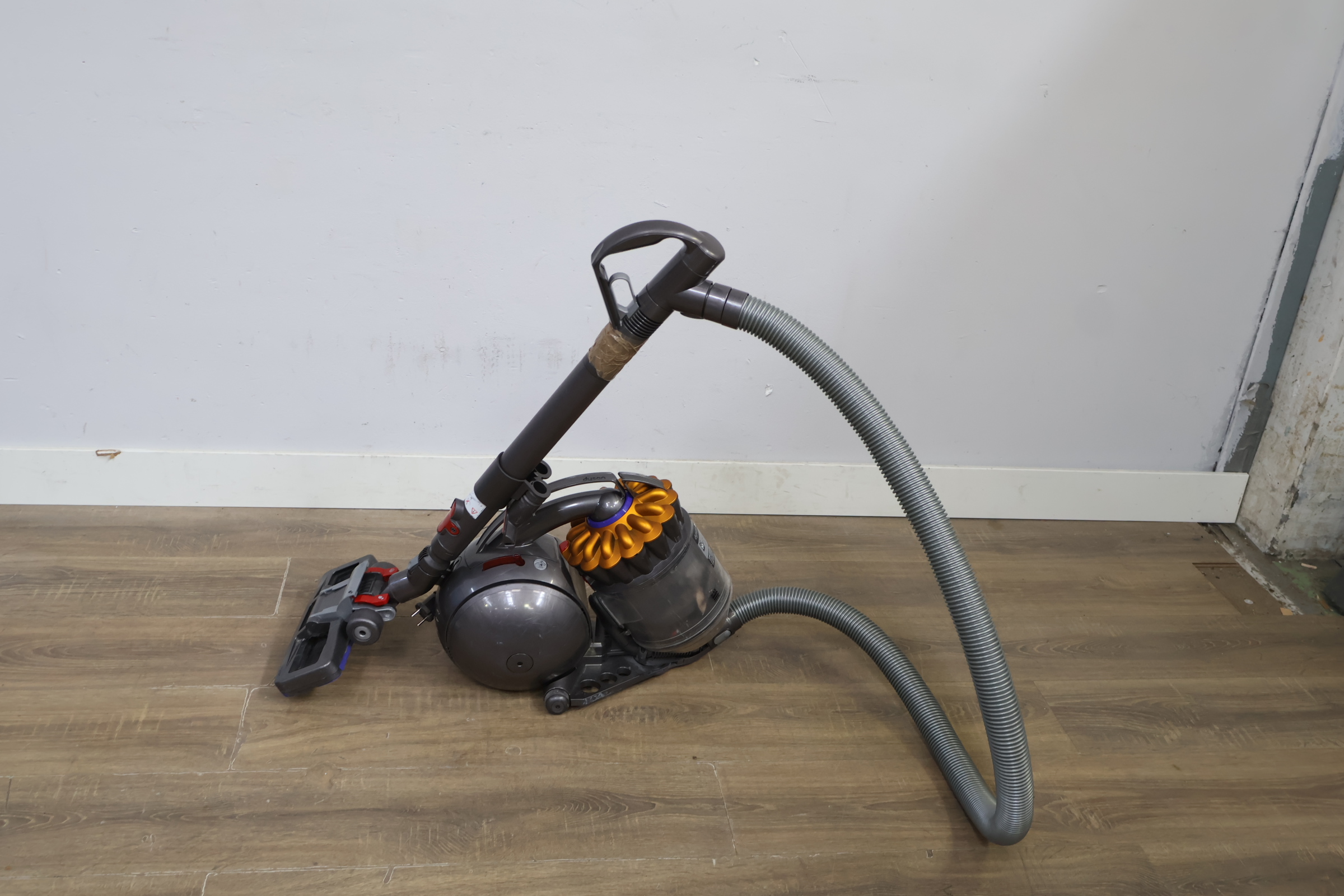 Dyson Ball DC37C Parquet+ stofzuiger – foto 4 – kavel bij GSD Auctions, Zoeterwoude