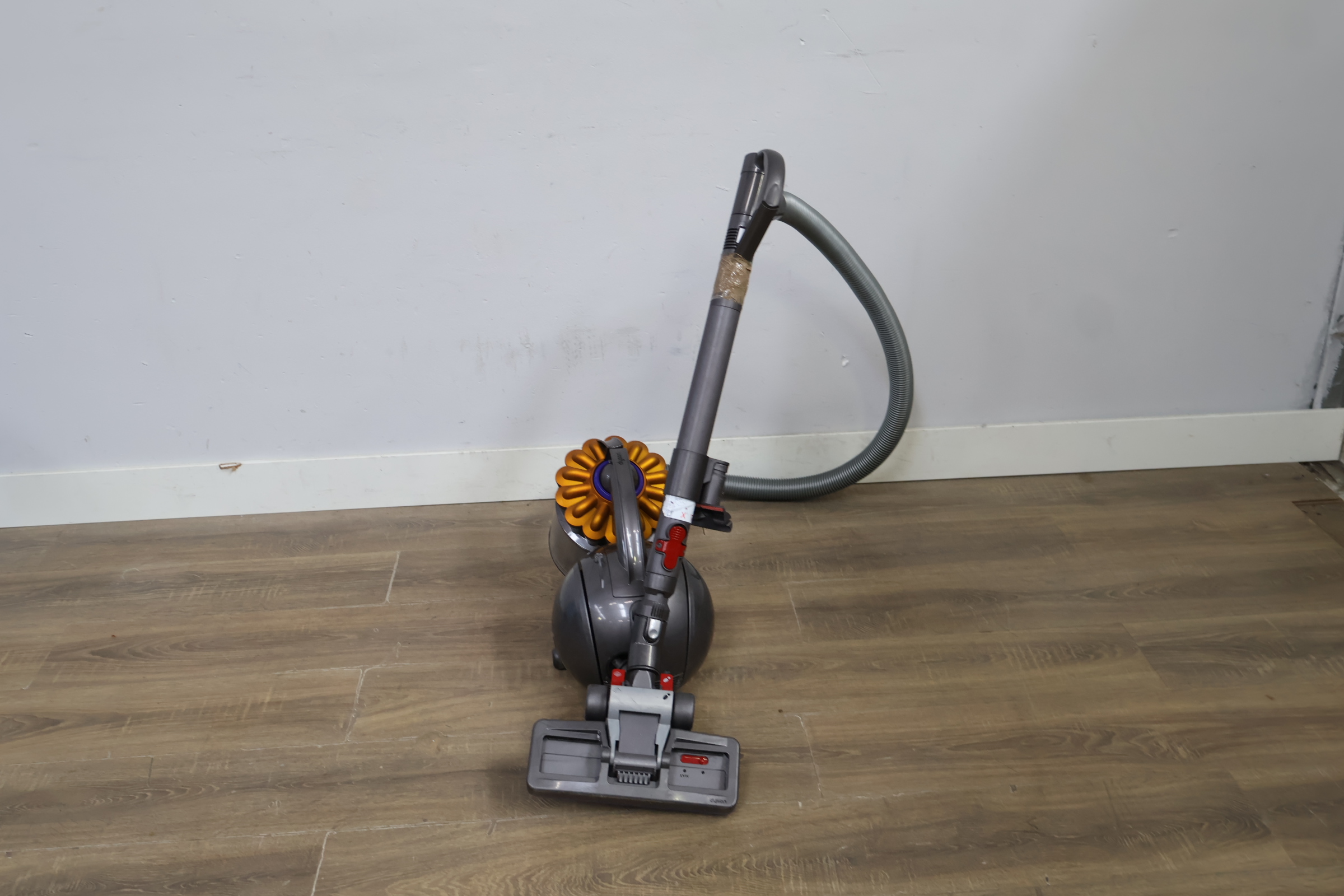Dyson Ball DC37C Parquet+ stofzuiger – foto 5 – kavel bij GSD Auctions, Zoeterwoude