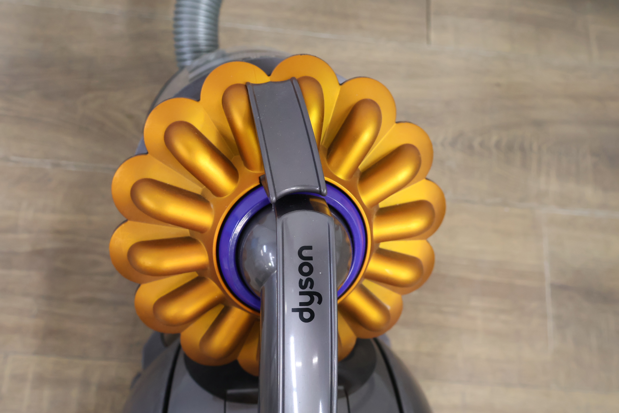 Dyson Ball DC37C Parquet+ stofzuiger – foto 7 – kavel bij GSD Auctions, Zoeterwoude