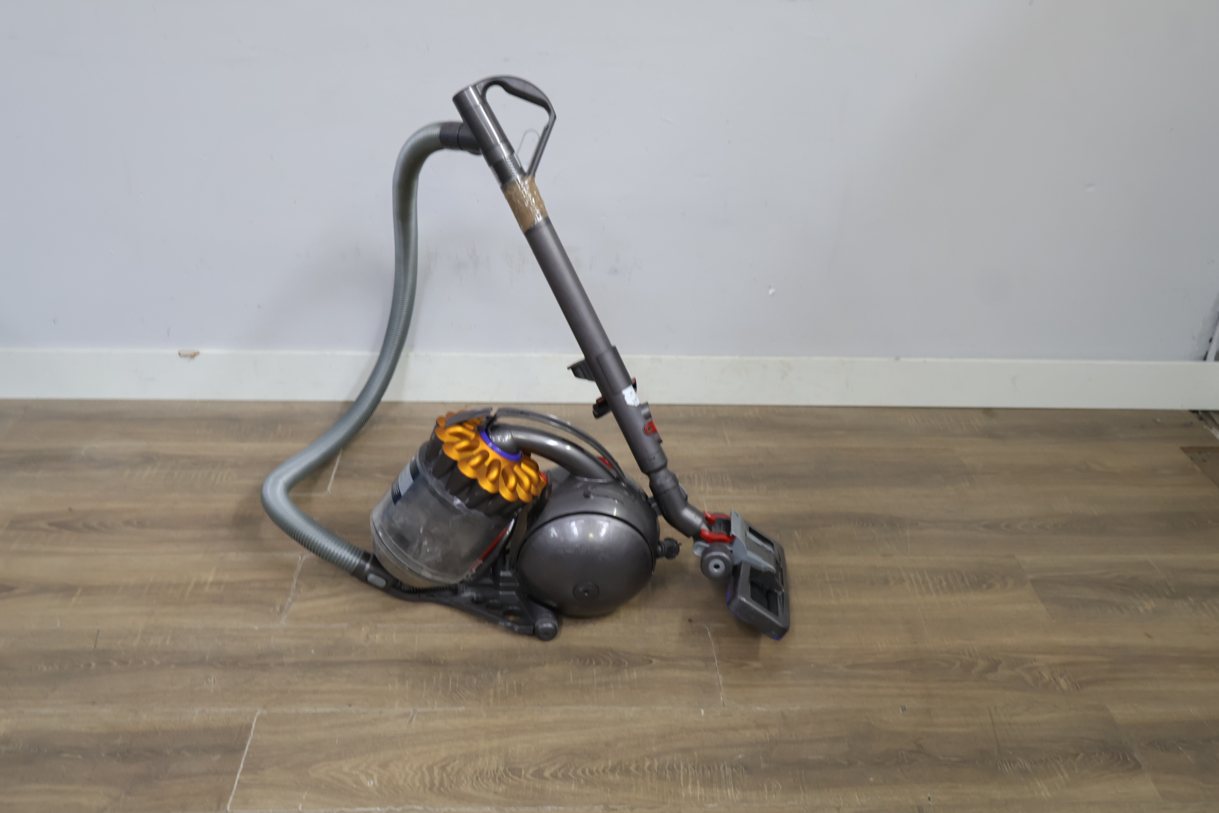 Dyson Ball DC37C Parquet+ stofzuiger – foto 8 – kavel bij GSD Auctions, Zoeterwoude