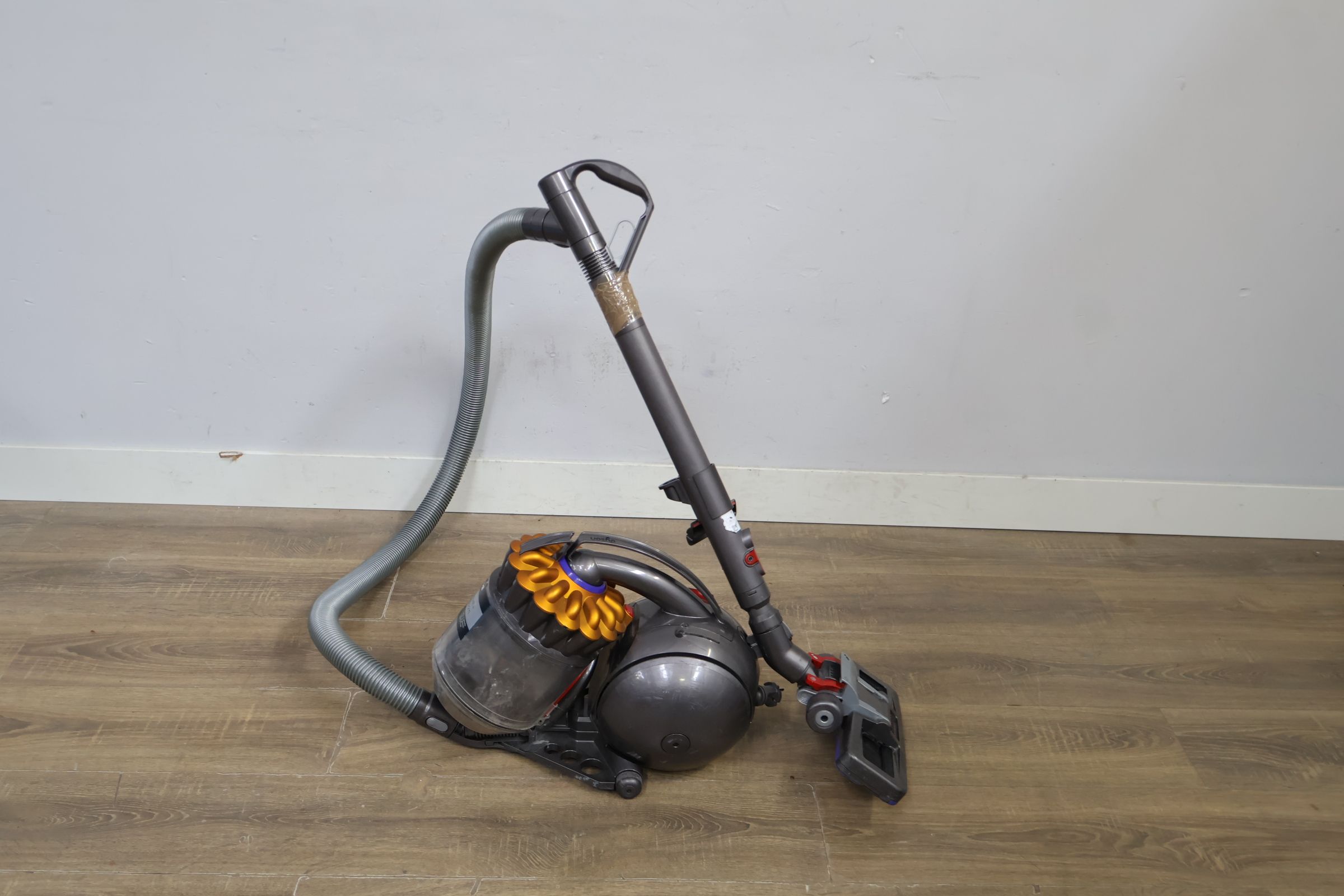 Dyson Ball DC37C Parquet+ stofzuiger – foto 9 – kavel bij GSD Auctions, Zoeterwoude