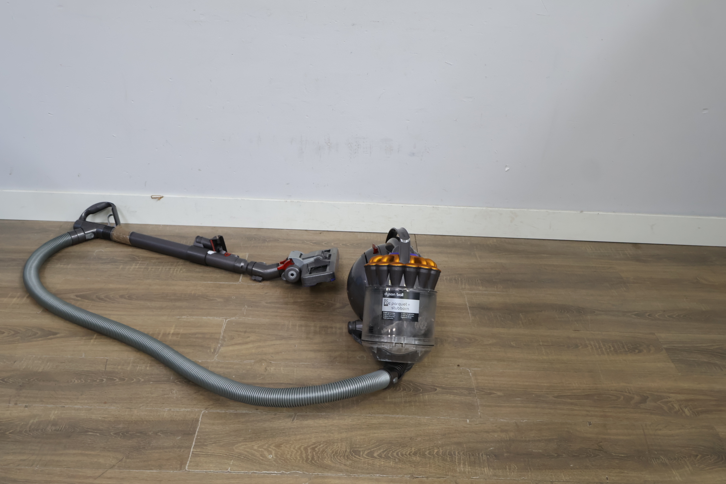 Dyson Ball DC37C Parquet+ stofzuiger – foto 10 – kavel bij GSD Auctions, Zoeterwoude