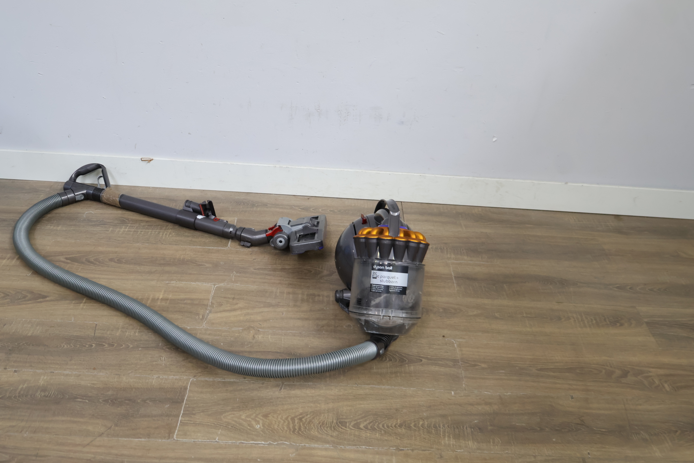 Dyson Ball DC37C Parquet+ stofzuiger – foto 11 – kavel bij GSD Auctions, Zoeterwoude