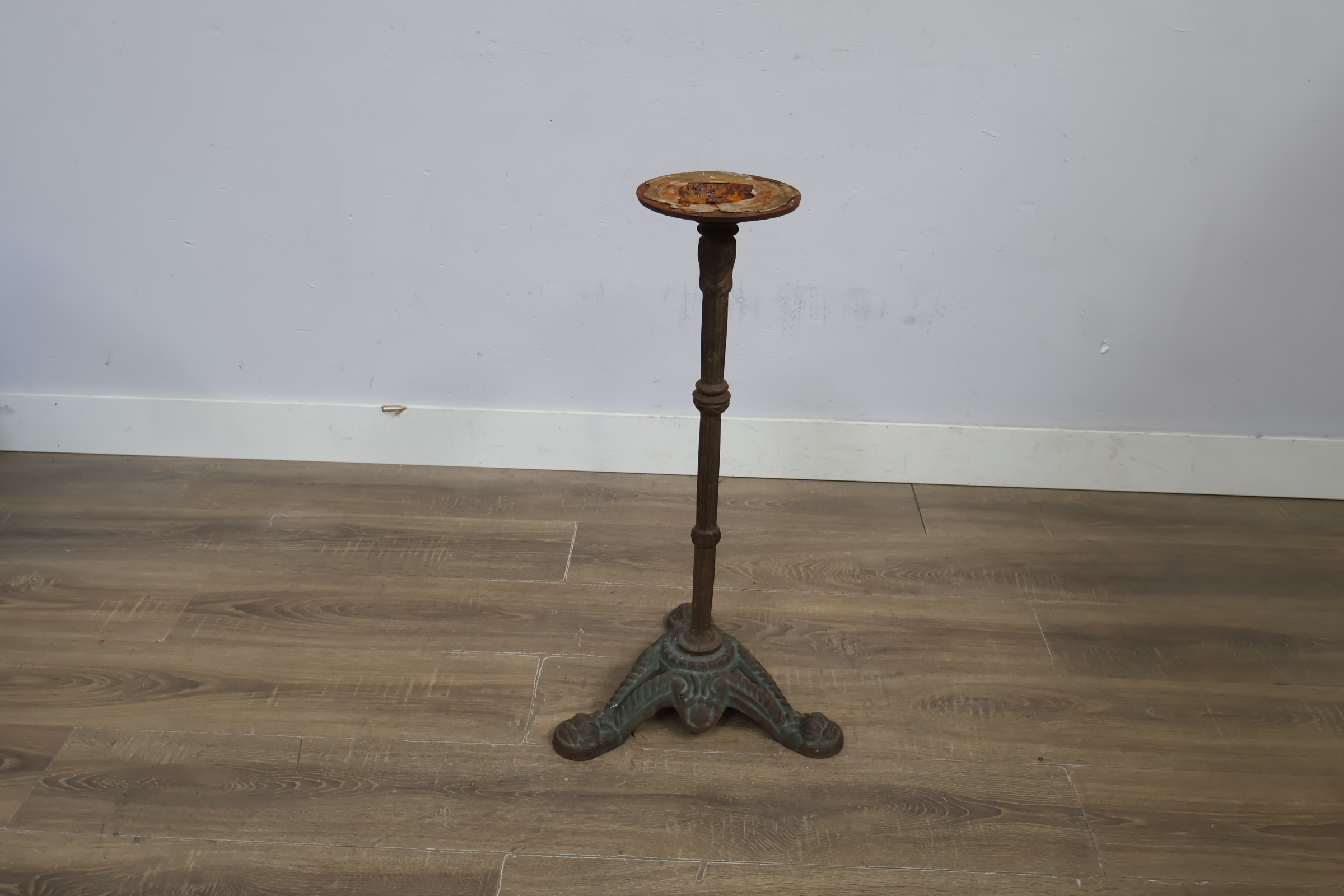 Gietijzeren Bistrotafel Voet – foto 3 – kavel bij GSD Auctions, Zoeterwoude