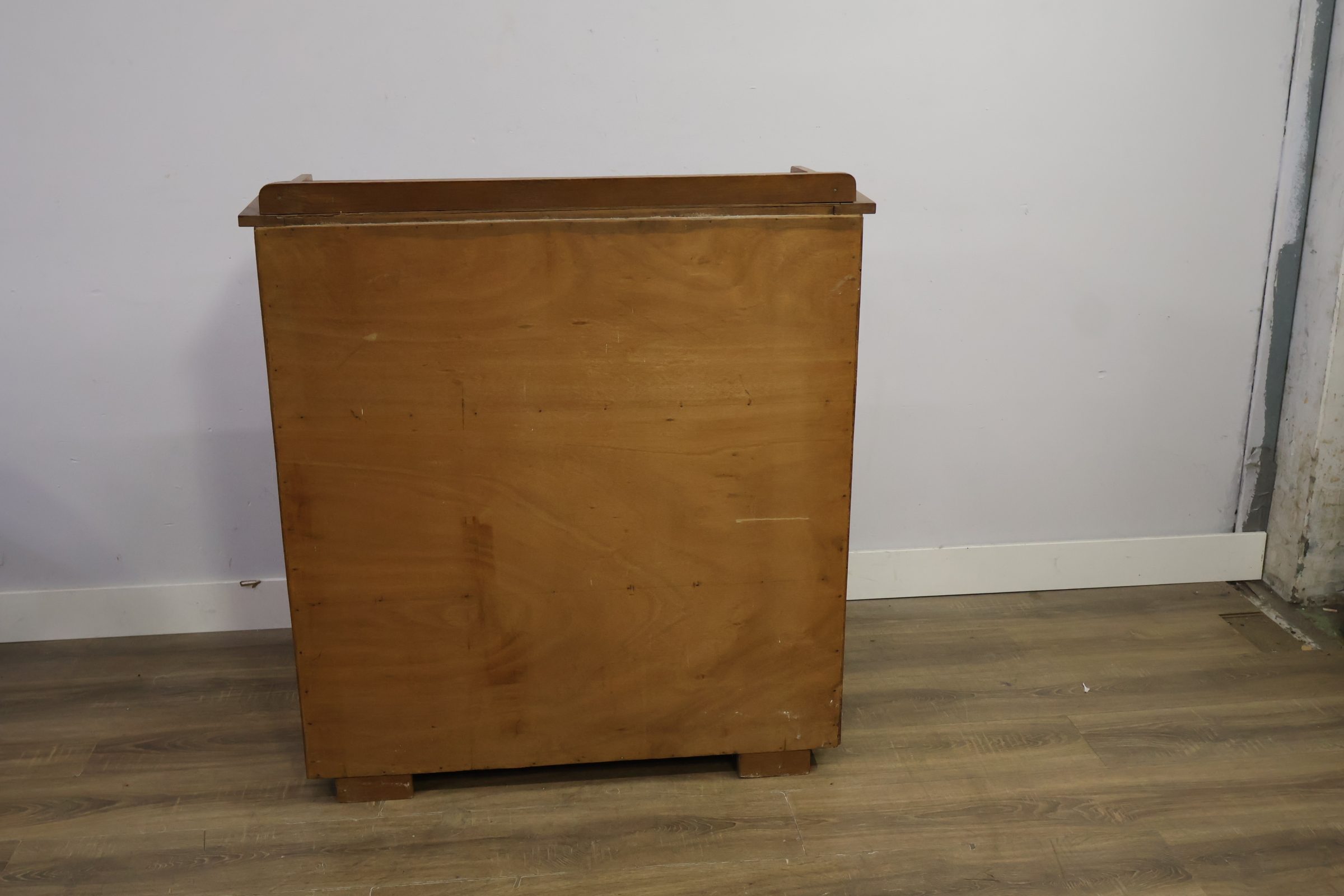 Art Deco kast, Vitinre boekenkast - Glazen Schuifdeuren – foto 6 – kavel bij GSD Auctions, Zoeterwoude