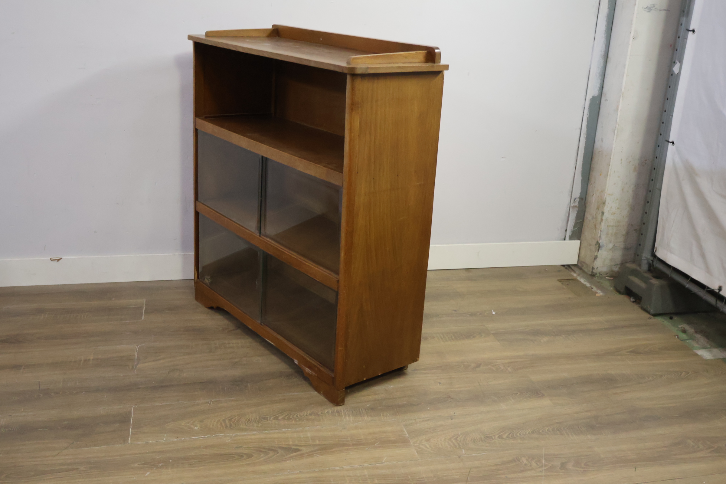 Art Deco kast, Vitinre boekenkast - Glazen Schuifdeuren – foto 9 – kavel bij GSD Auctions, Zoeterwoude