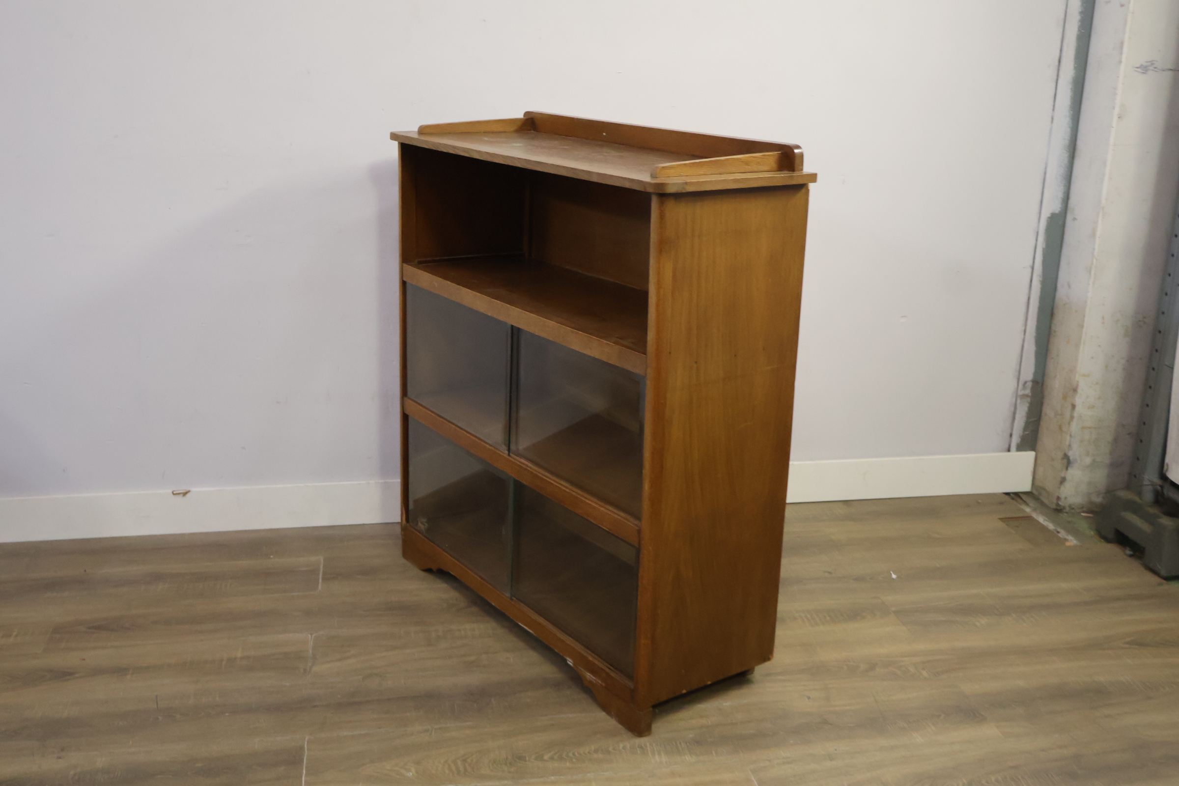 Art Deco kast, Vitinre boekenkast - Glazen Schuifdeuren – foto 10 – kavel bij GSD Auctions, Zoeterwoude