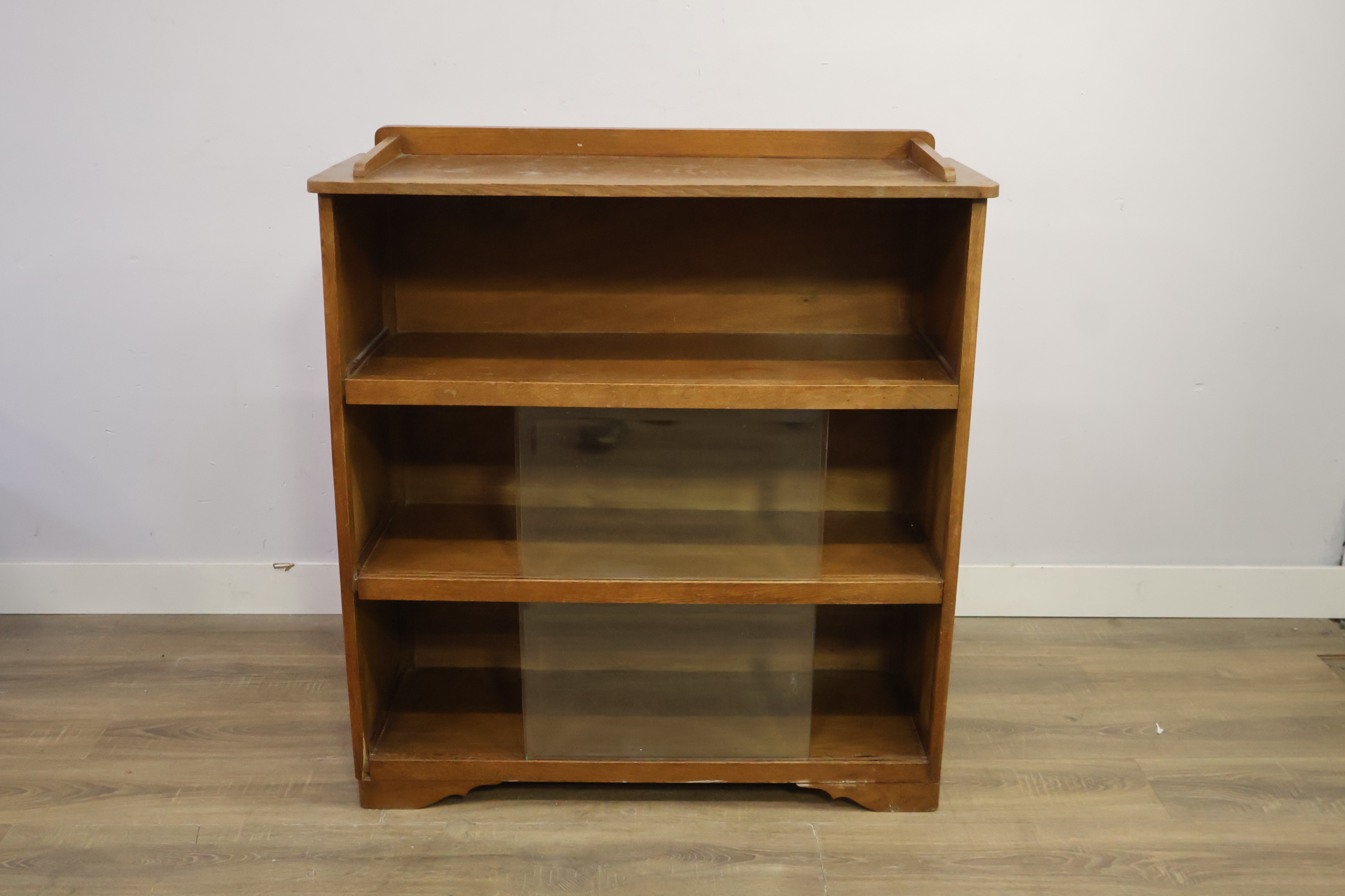 Art Deco kast, Vitinre boekenkast - Glazen Schuifdeuren – foto 12 – kavel bij GSD Auctions, Zoeterwoude