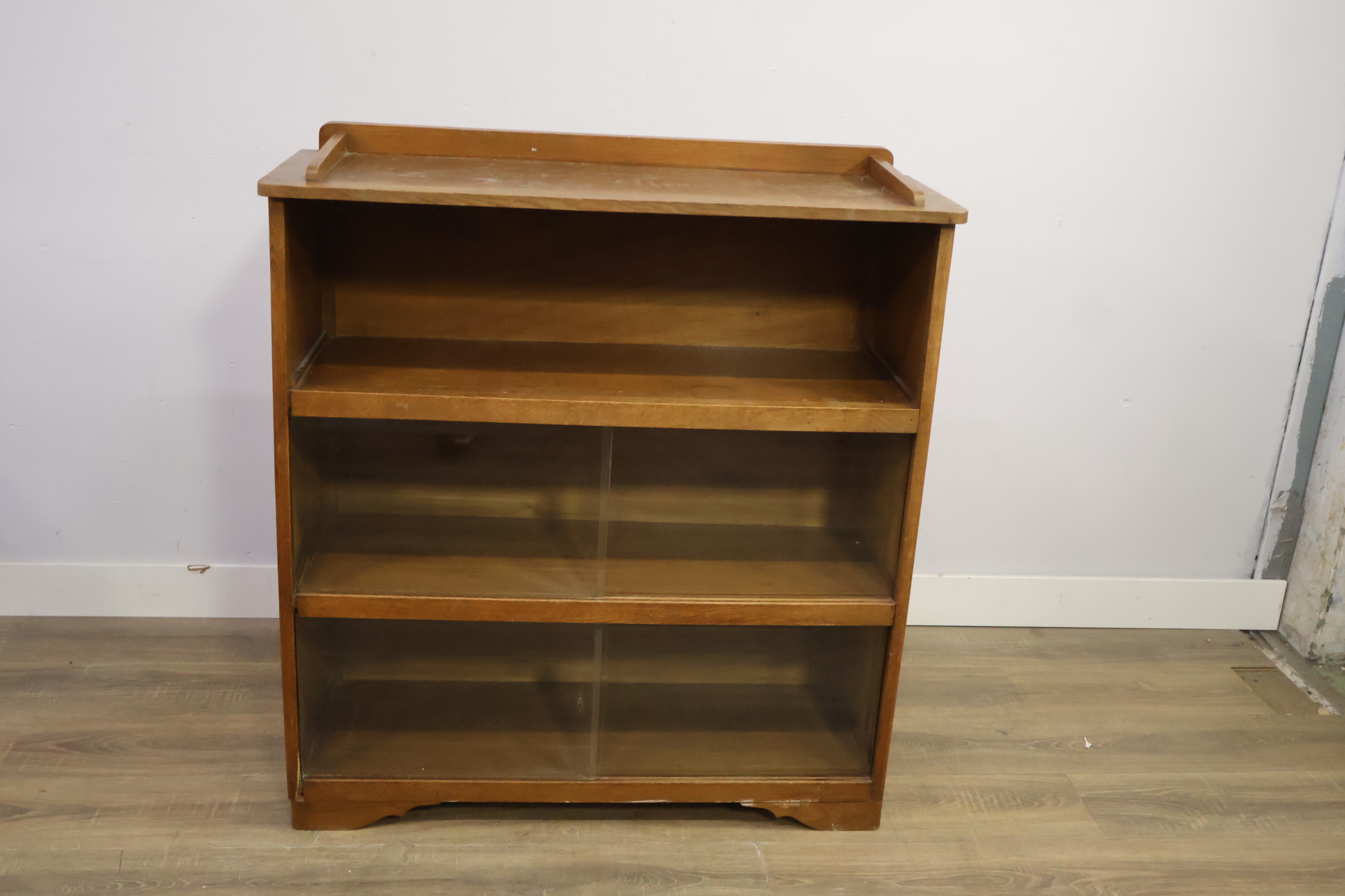 Art Deco kast, Vitinre boekenkast - Glazen Schuifdeuren – foto 14 – kavel bij GSD Auctions, Zoeterwoude