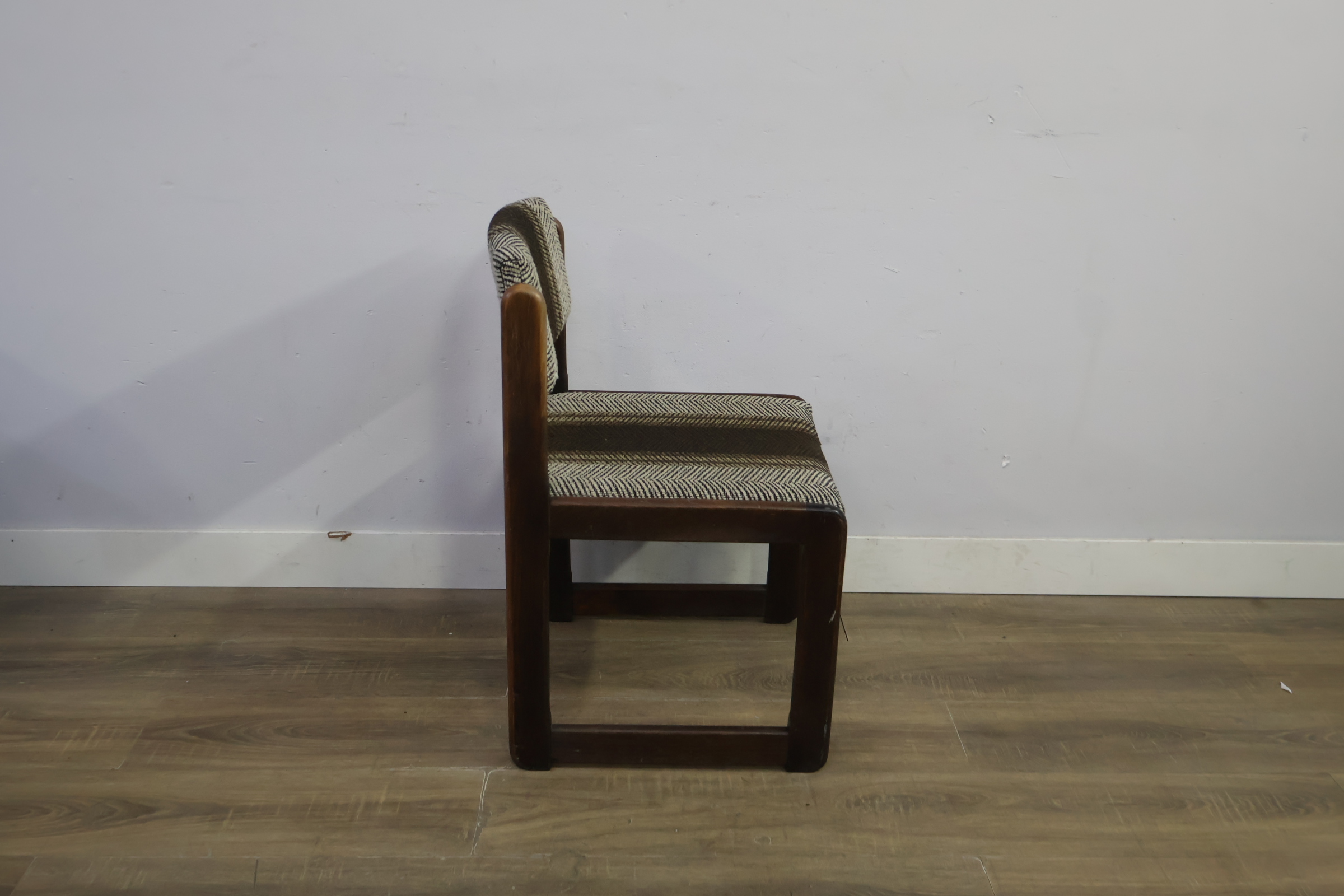 Vintage stoel met bruin gestreepte bekleding - Jaren '60 – foto 4 – kavel bij GSD Auctions, Zoeterwoude