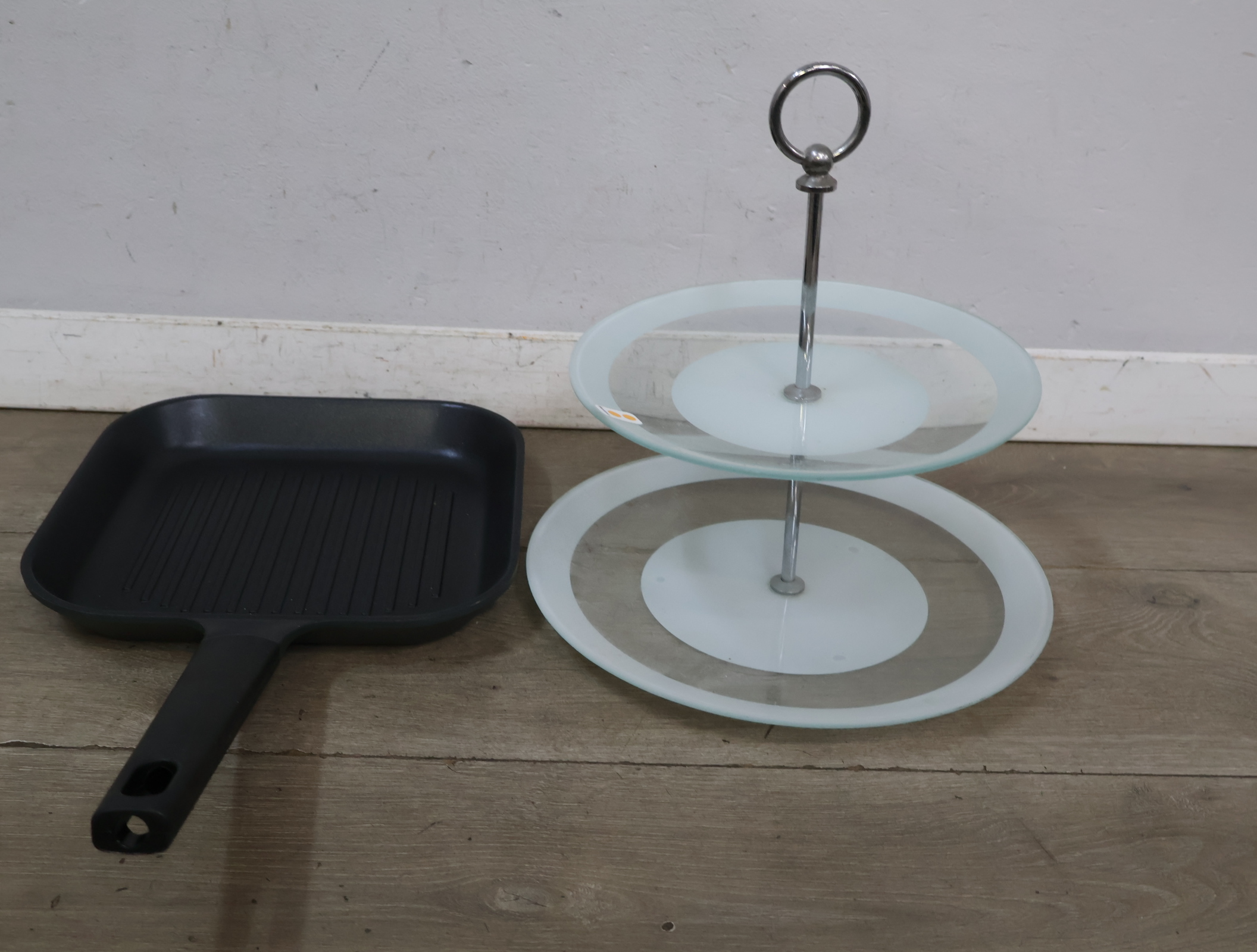 Montana Etagere met Sitram Grillpan – foto 3 – kavel bij GSD Auctions, Zoeterwoude