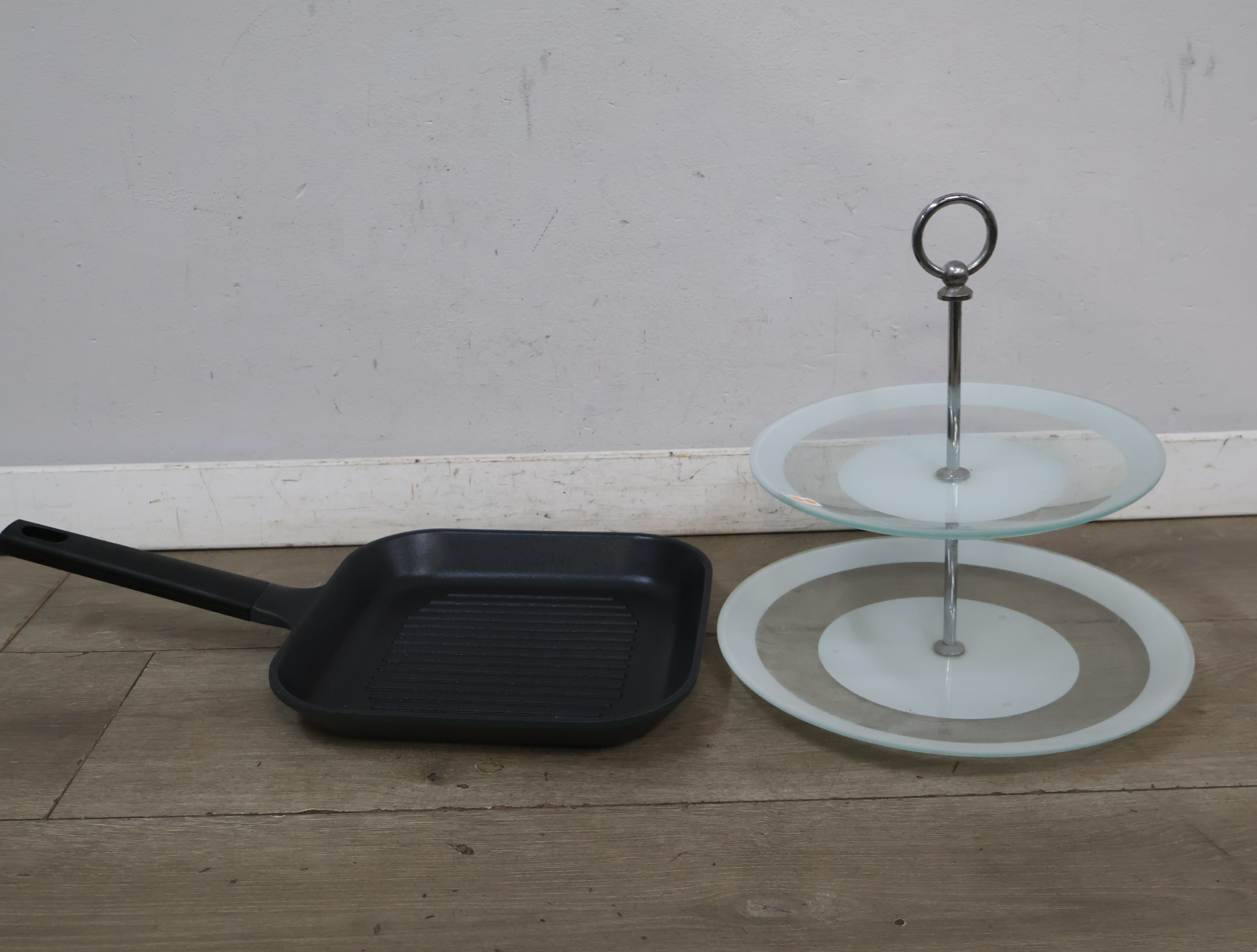 Montana Etagere met Sitram Grillpan – foto 4 – kavel bij GSD Auctions, Zoeterwoude