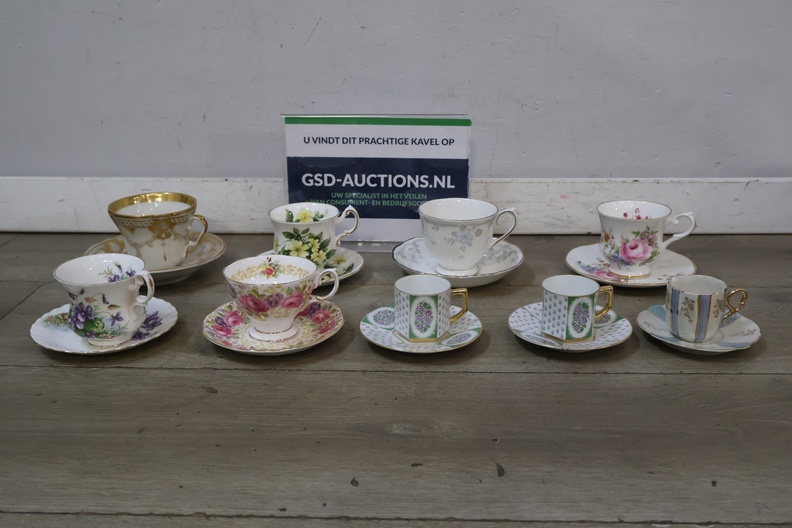 Set van 8 diverse kop en schotels - met oa Royal Albert – foto 2 – kavel bij GSD Auctions, Zoeterwoude