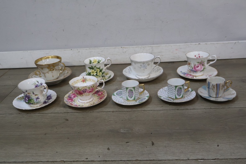 Set van 8 diverse kop en schotels - met oa Royal Albert – foto 3 – kavel bij GSD Auctions, Zoeterwoude
