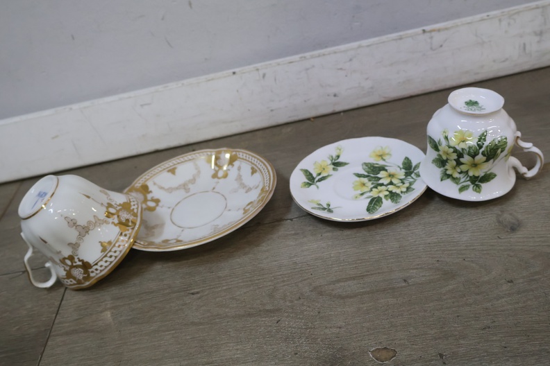 Set van 8 diverse kop en schotels - met oa Royal Albert – foto 7 – kavel bij GSD Auctions, Zoeterwoude